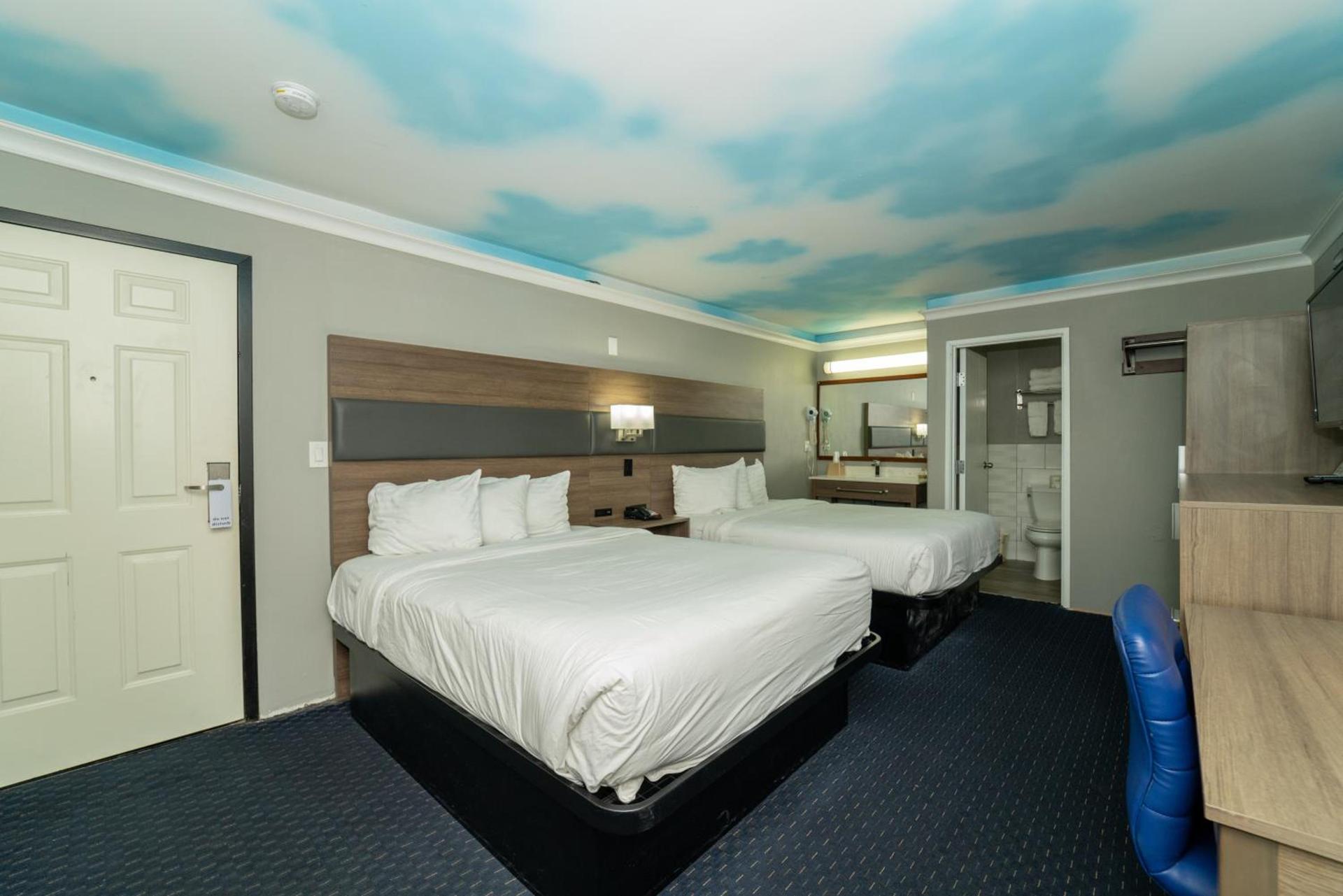 Hollywood Palms Inns & Suites photo 13