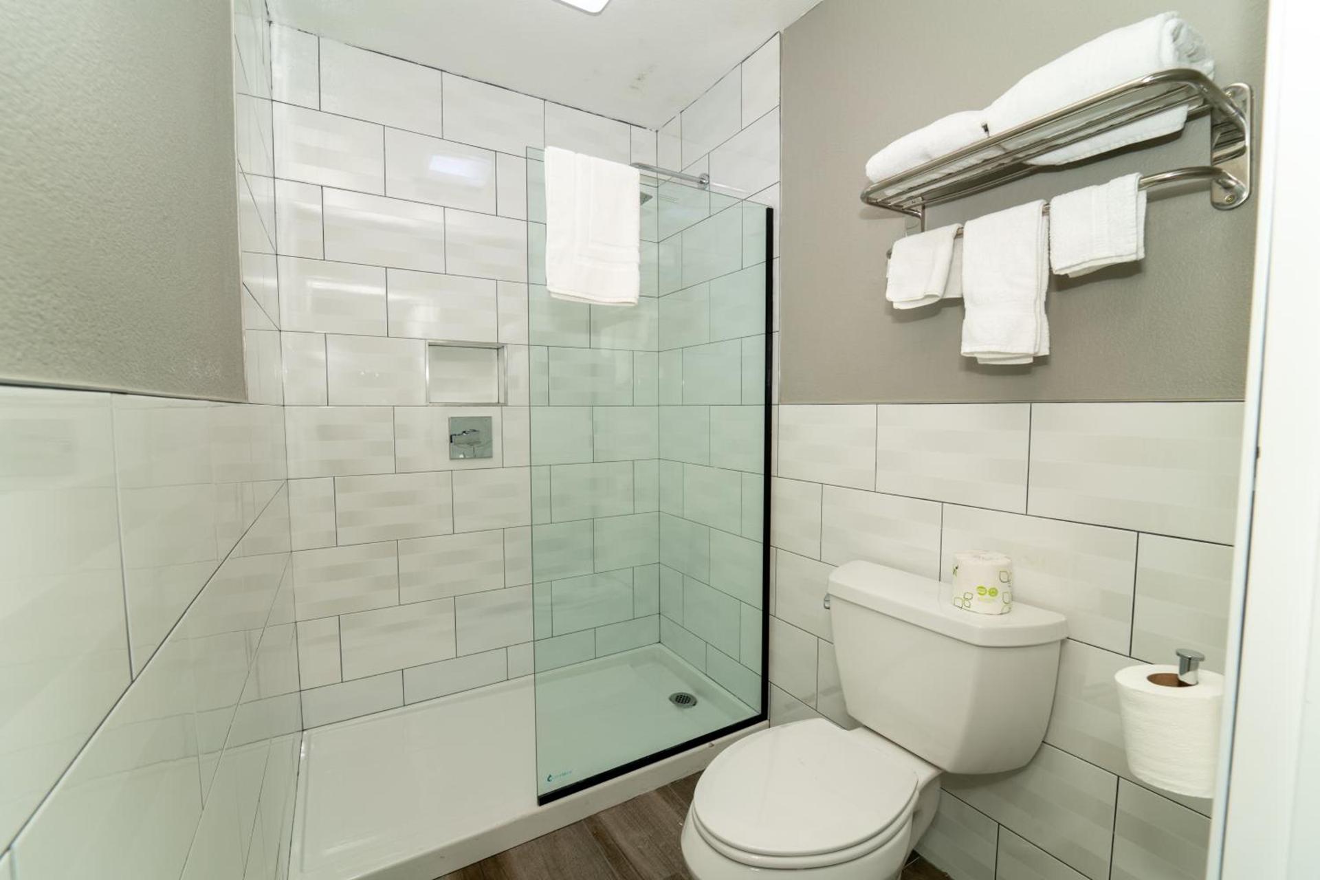 Hollywood Palms Inns & Suites photo 11