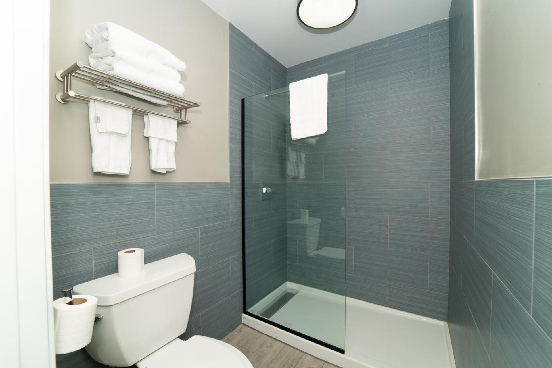 Hollywood Palms Inns & Suites photo 14