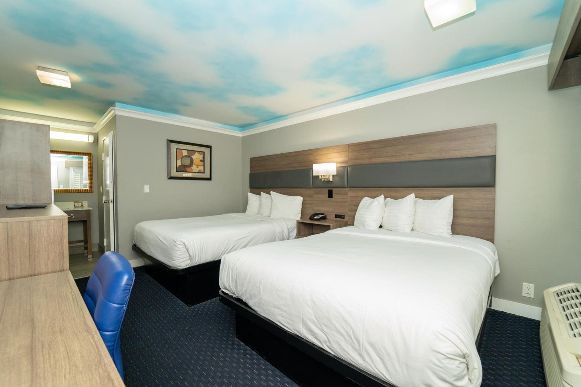 Hollywood Palms Inns & Suites photo 18