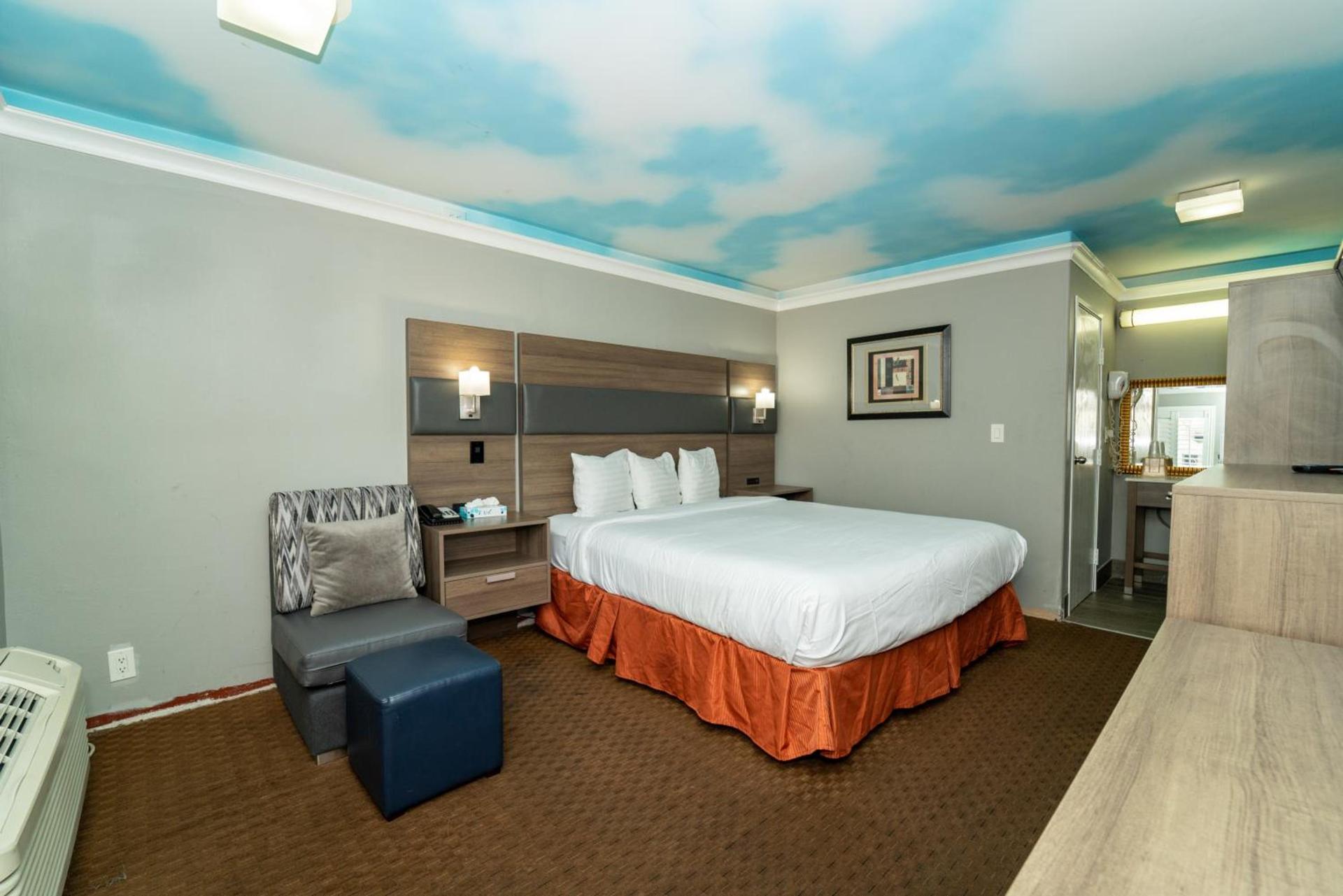 Hollywood Palms Inns & Suites photo 10