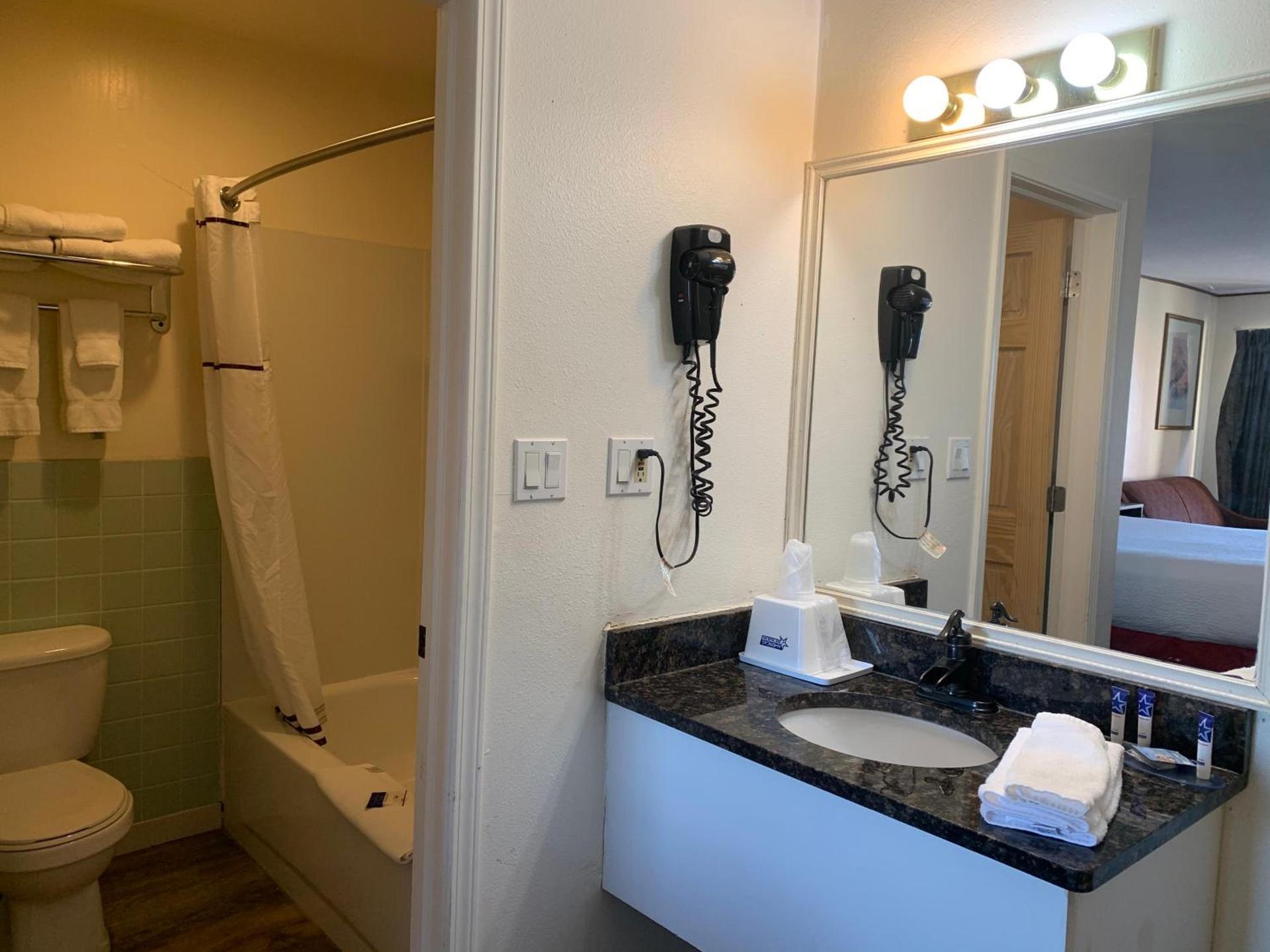 Americas Best Value Inn Wall photo 81