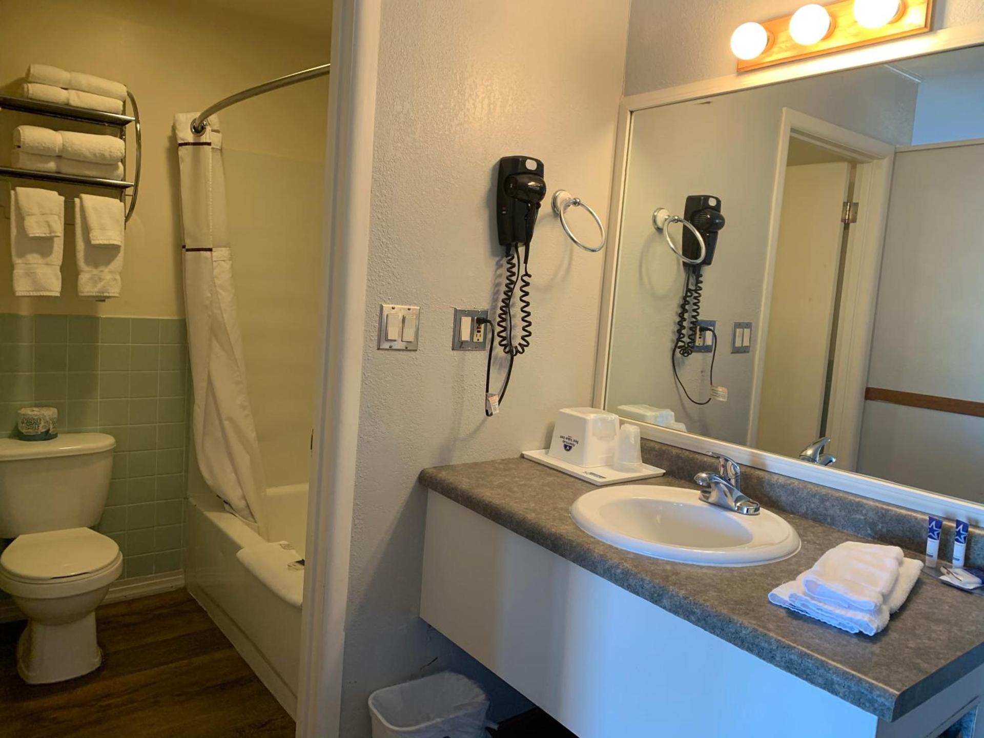 Americas Best Value Inn Wall photo 82