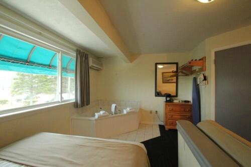 Sea Cliff House Motel photo 24