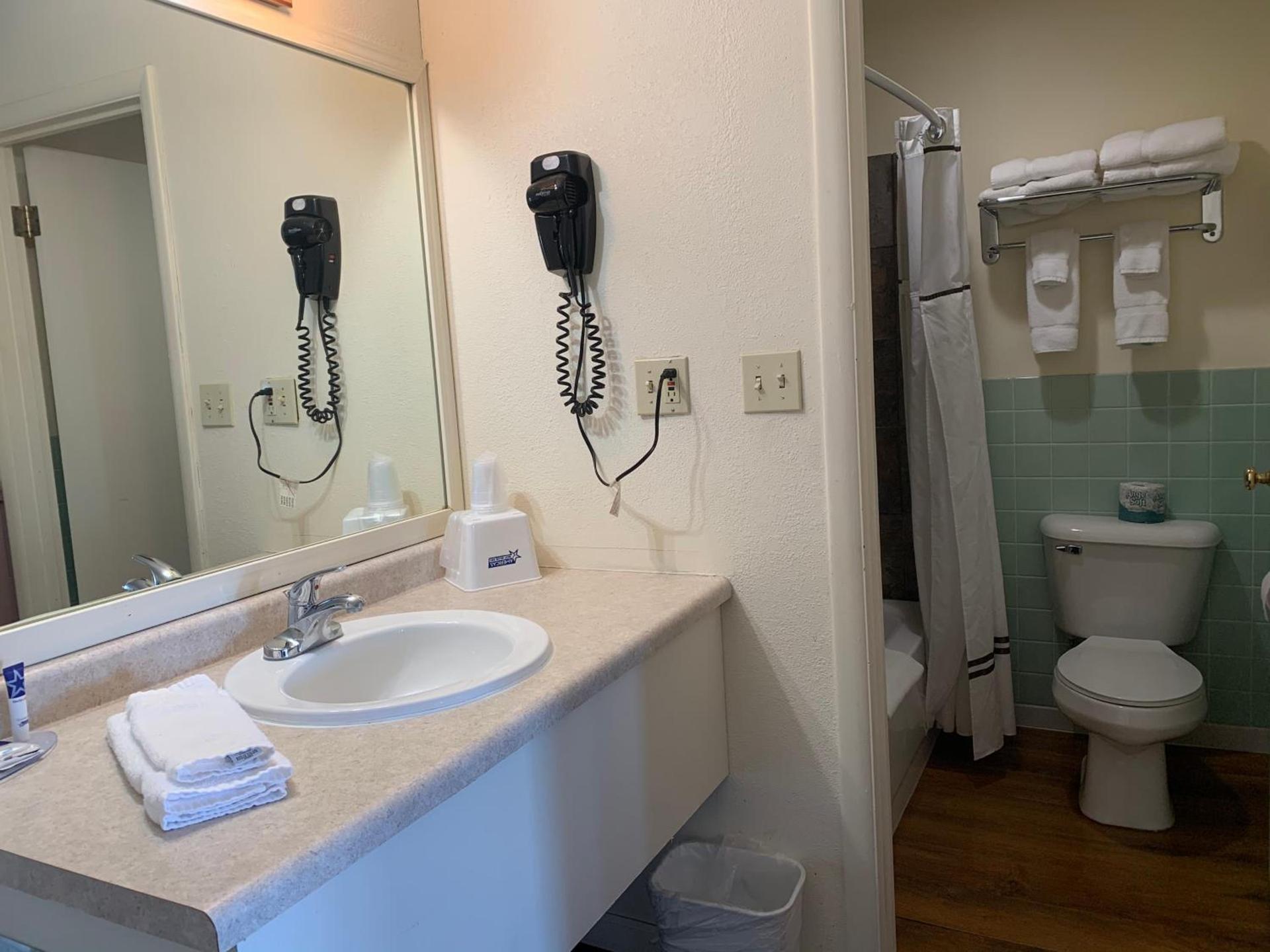 Americas Best Value Inn Wall photo 83