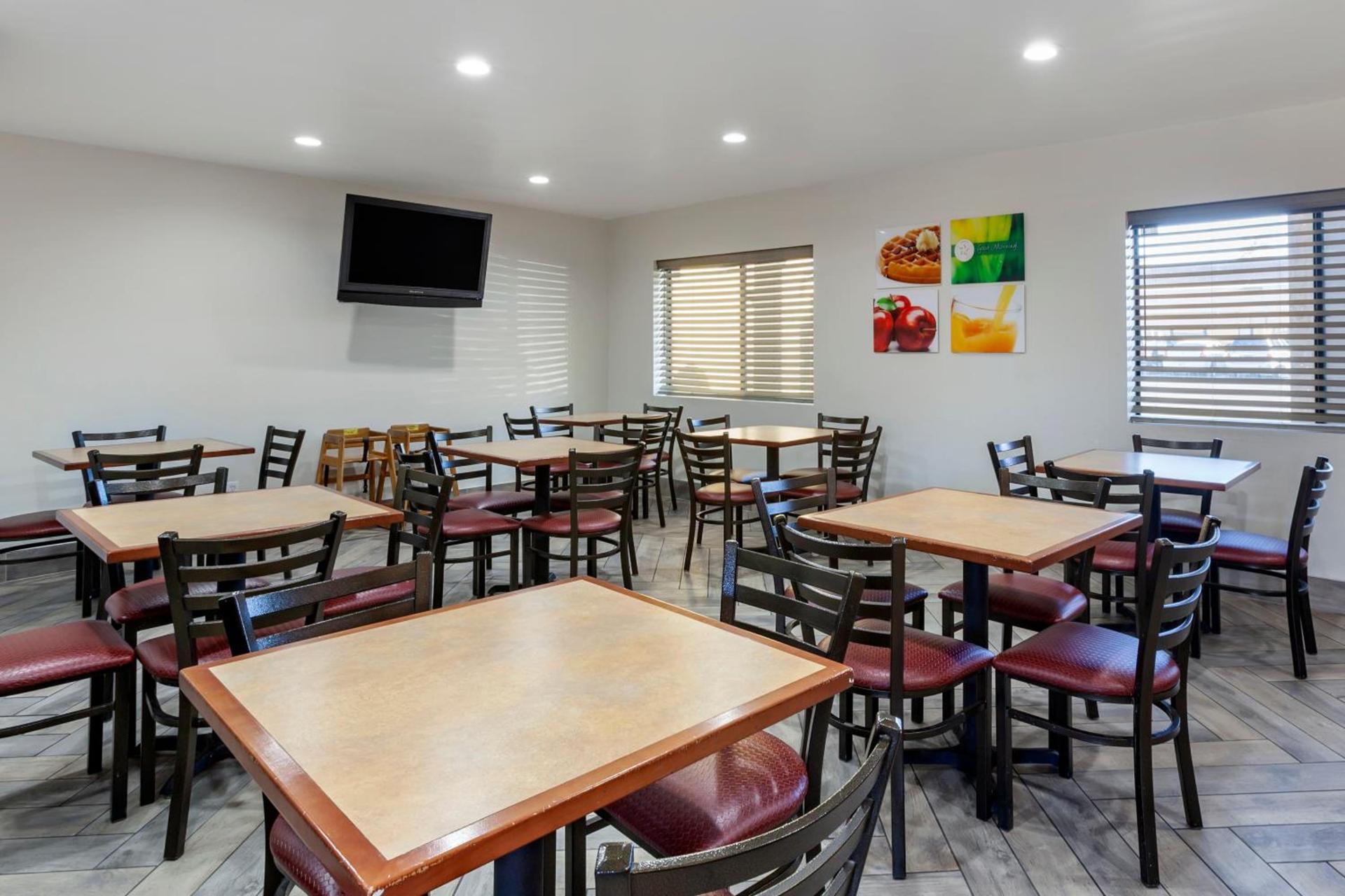 Quality Inn & Suites Goodyear - Phoenix West photo 34