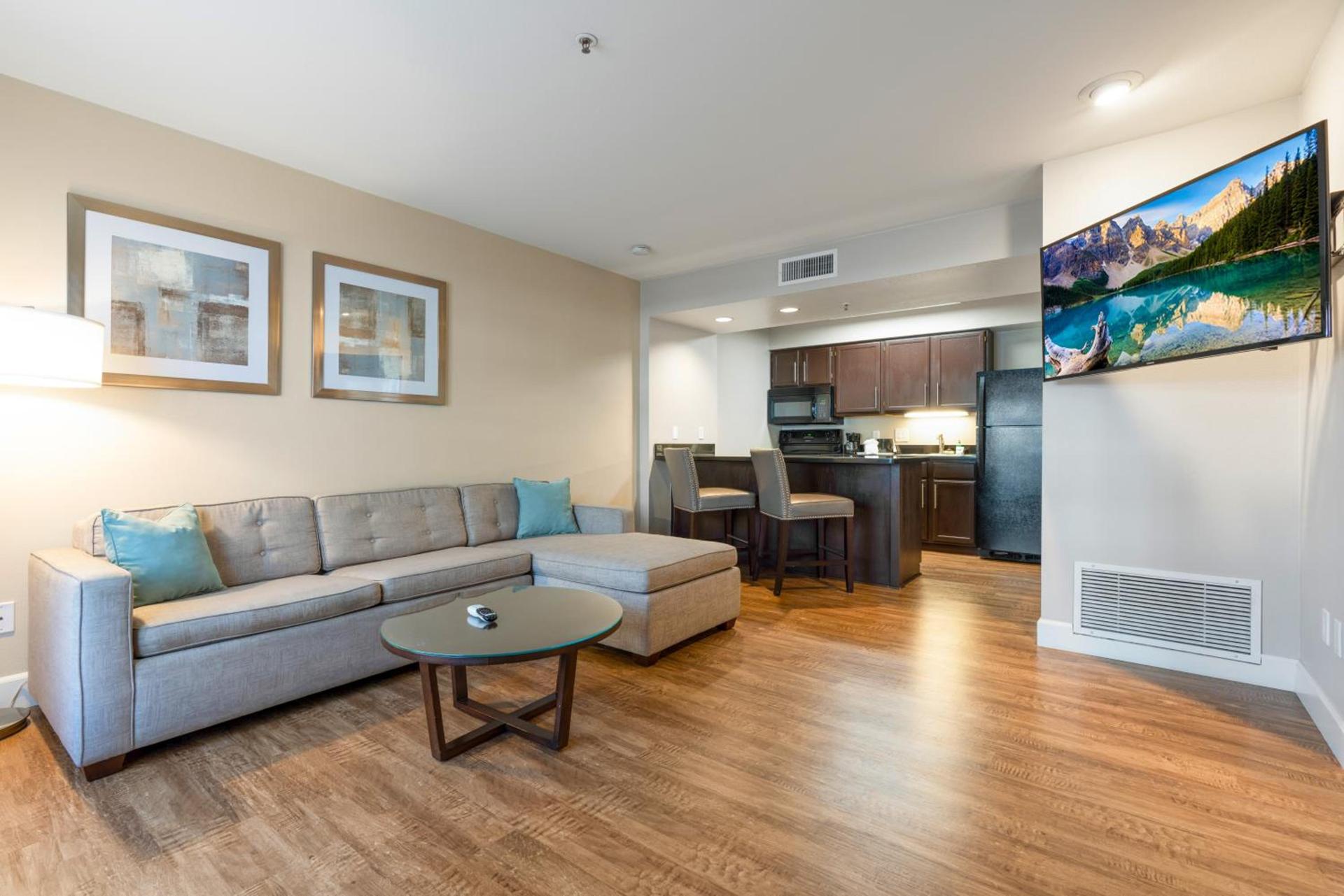 Chase Suites Brea-Fullerton - North Orange County photo 26