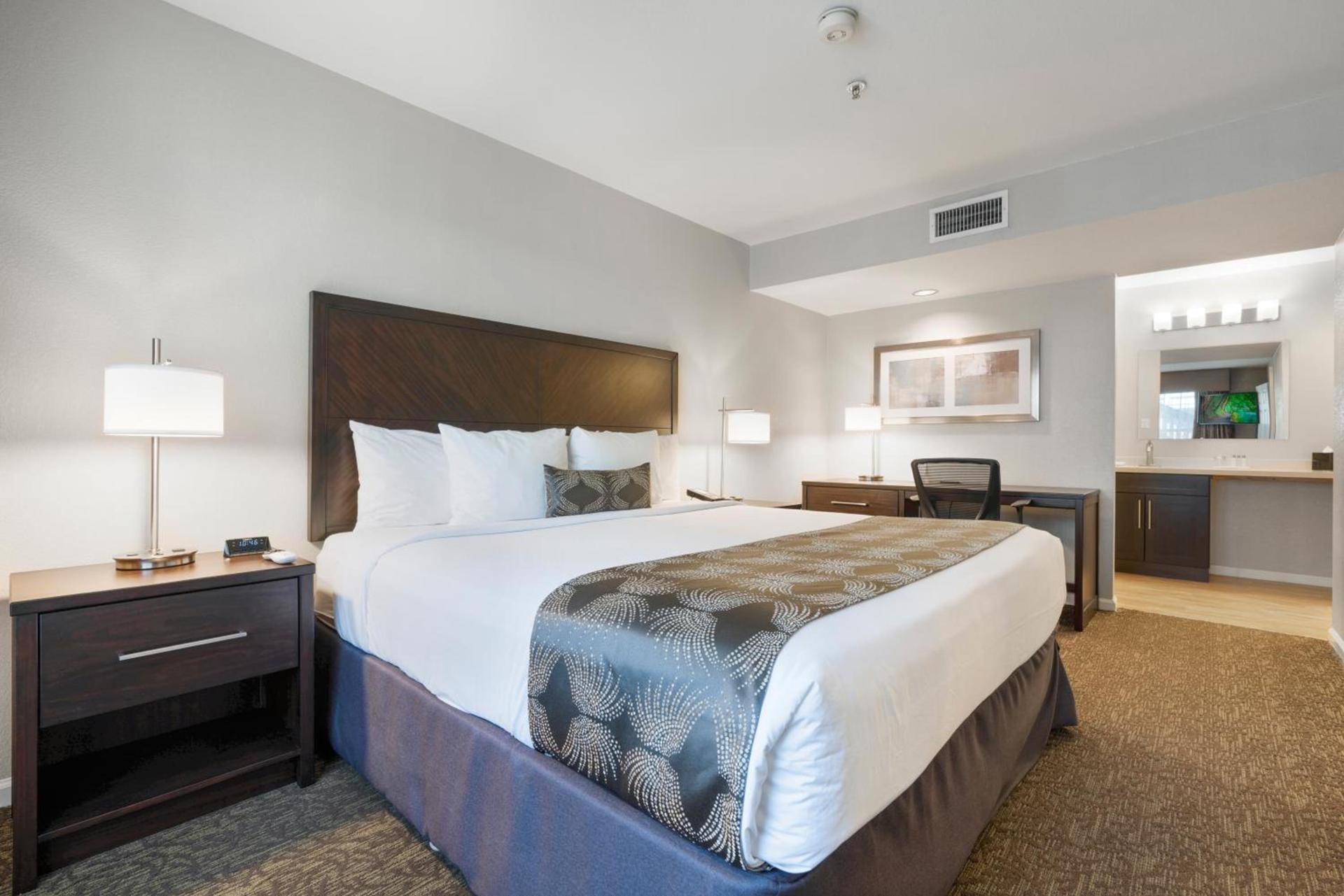 Chase Suites Brea-Fullerton - North Orange County photo 27