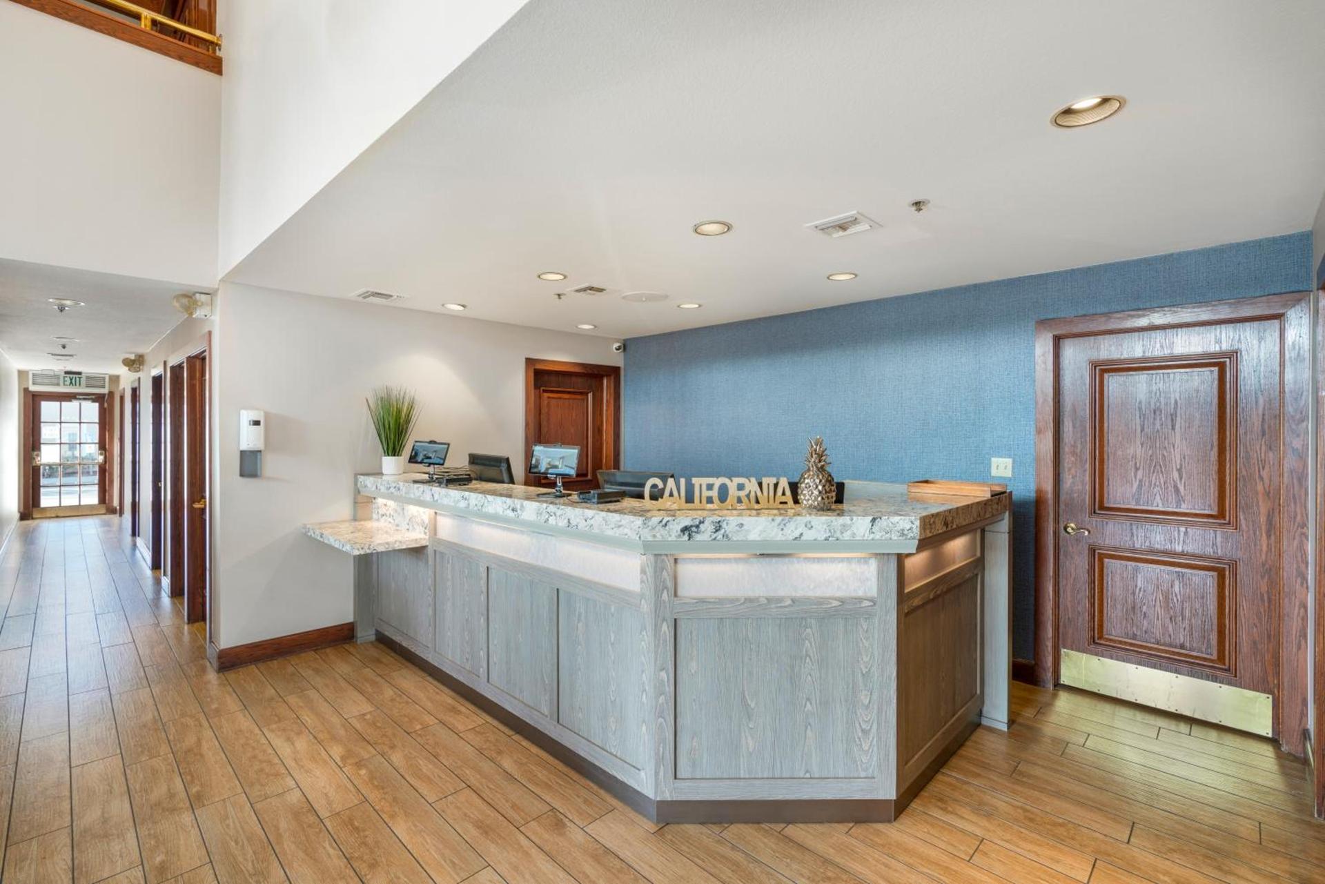 Chase Suites Brea-Fullerton - North Orange County photo 2
