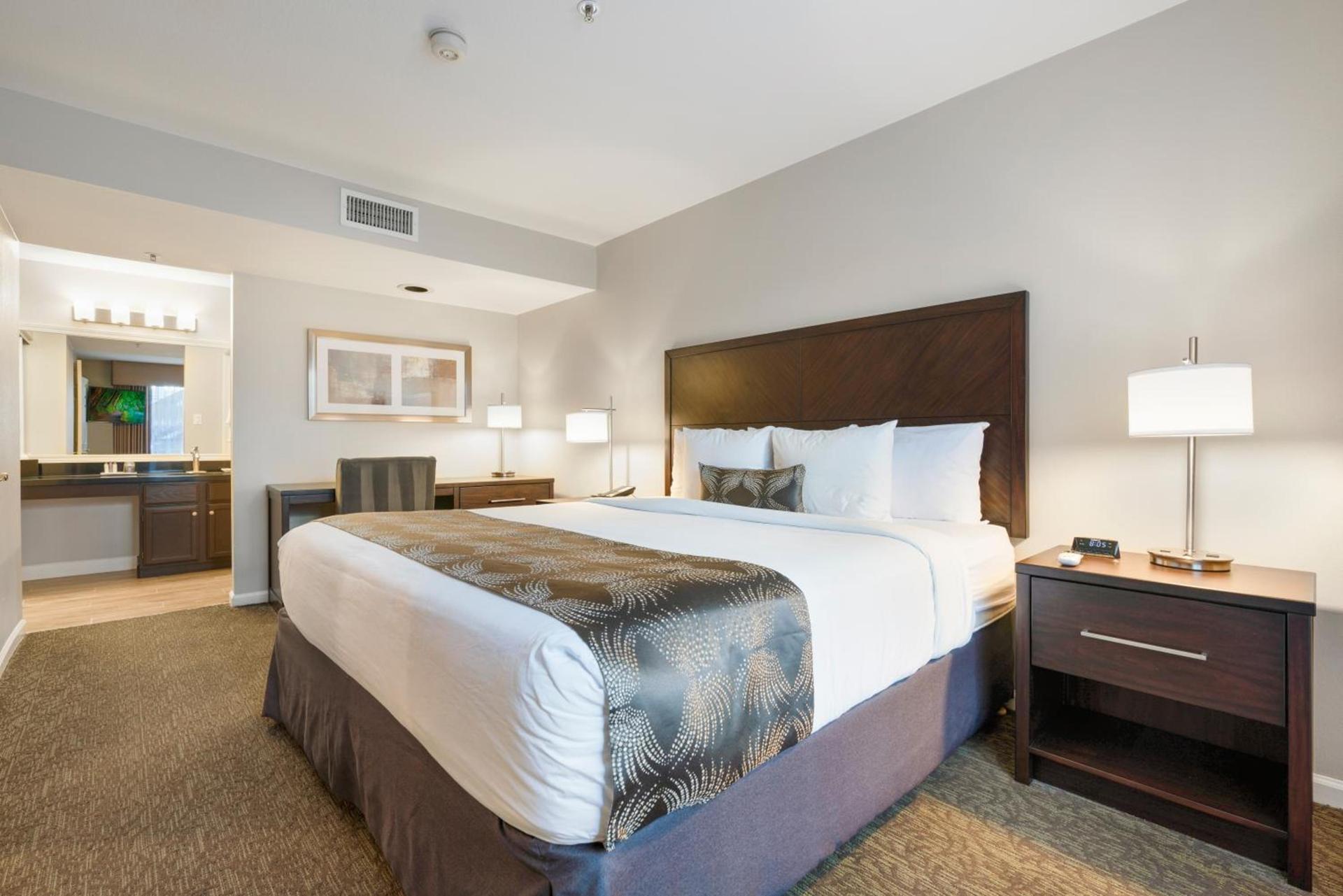 Chase Suites Brea-Fullerton - North Orange County photo 21
