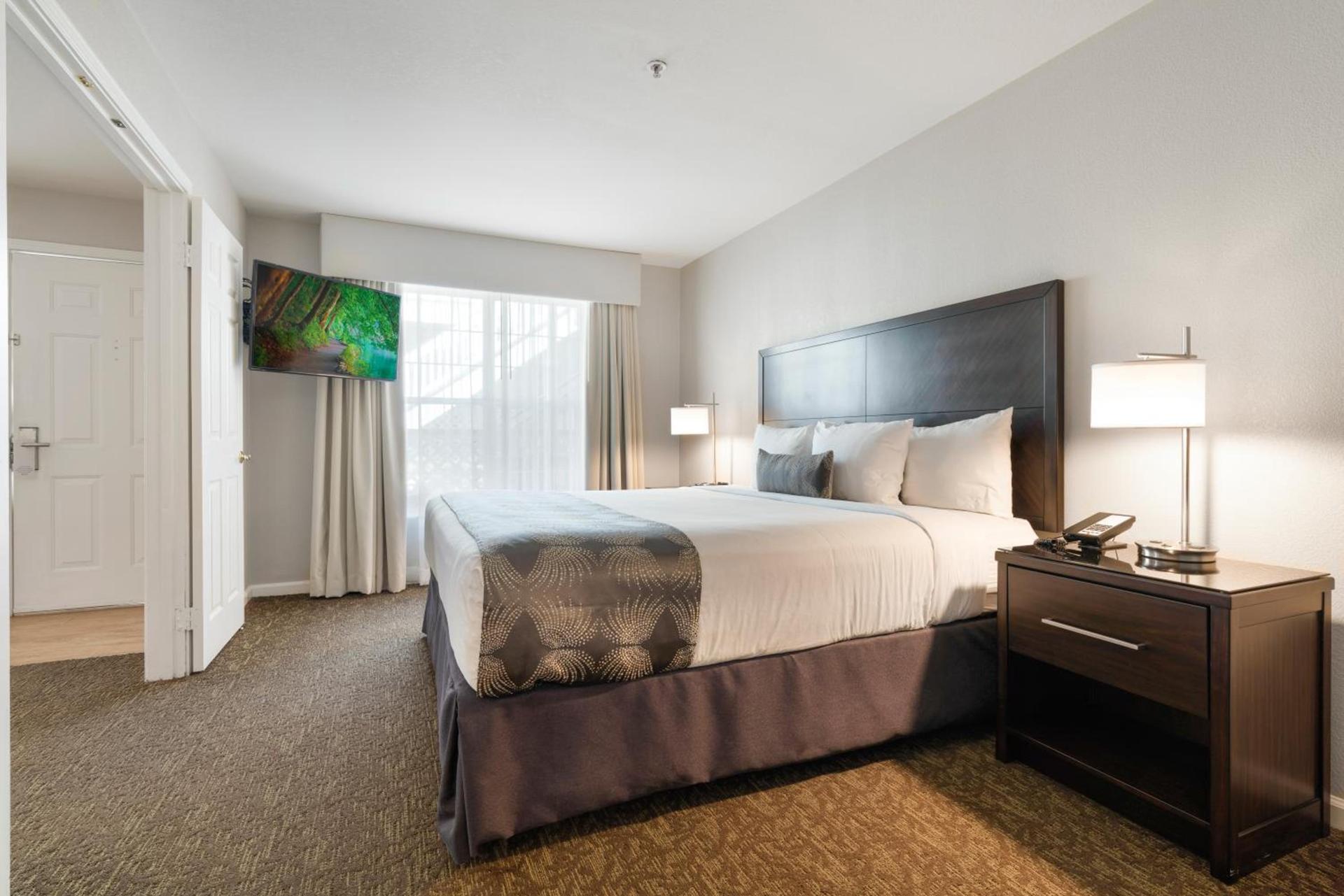 Chase Suites Brea-Fullerton - North Orange County photo 12