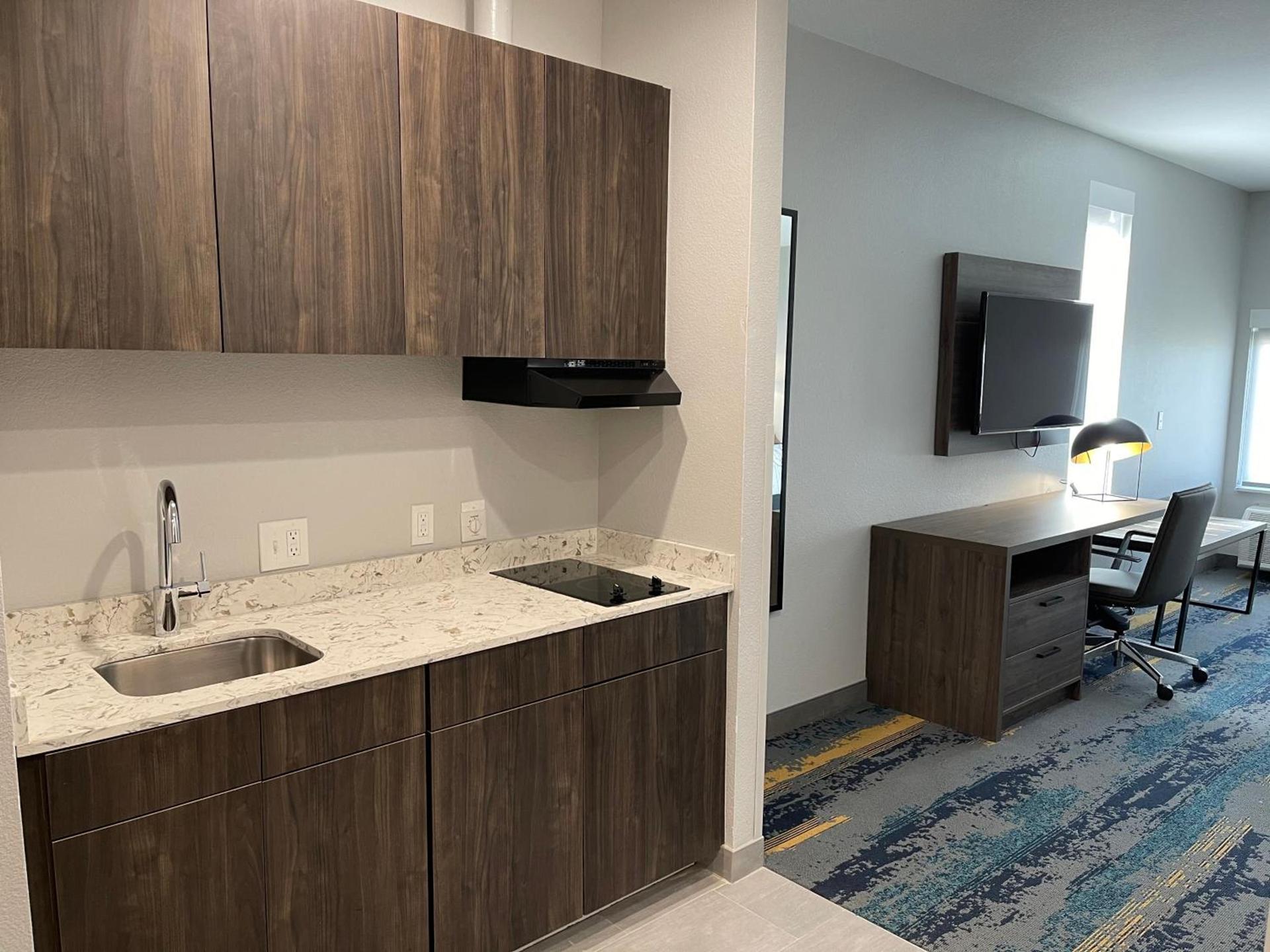 La Quinta Inn & Suites by Wyndham Dallas/Fairpark photo 64