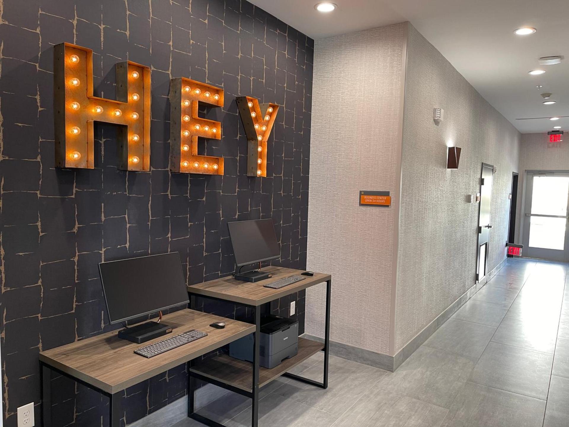 La Quinta Inn & Suites by Wyndham Dallas/Fairpark photo 66