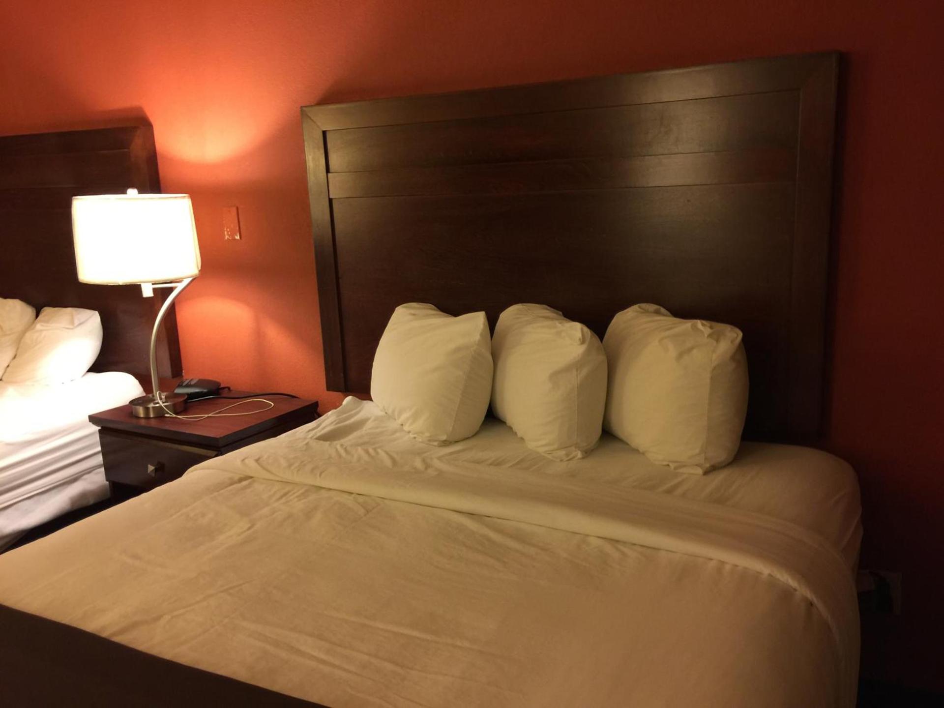 Americas Best Value Inn Chanute photo 13