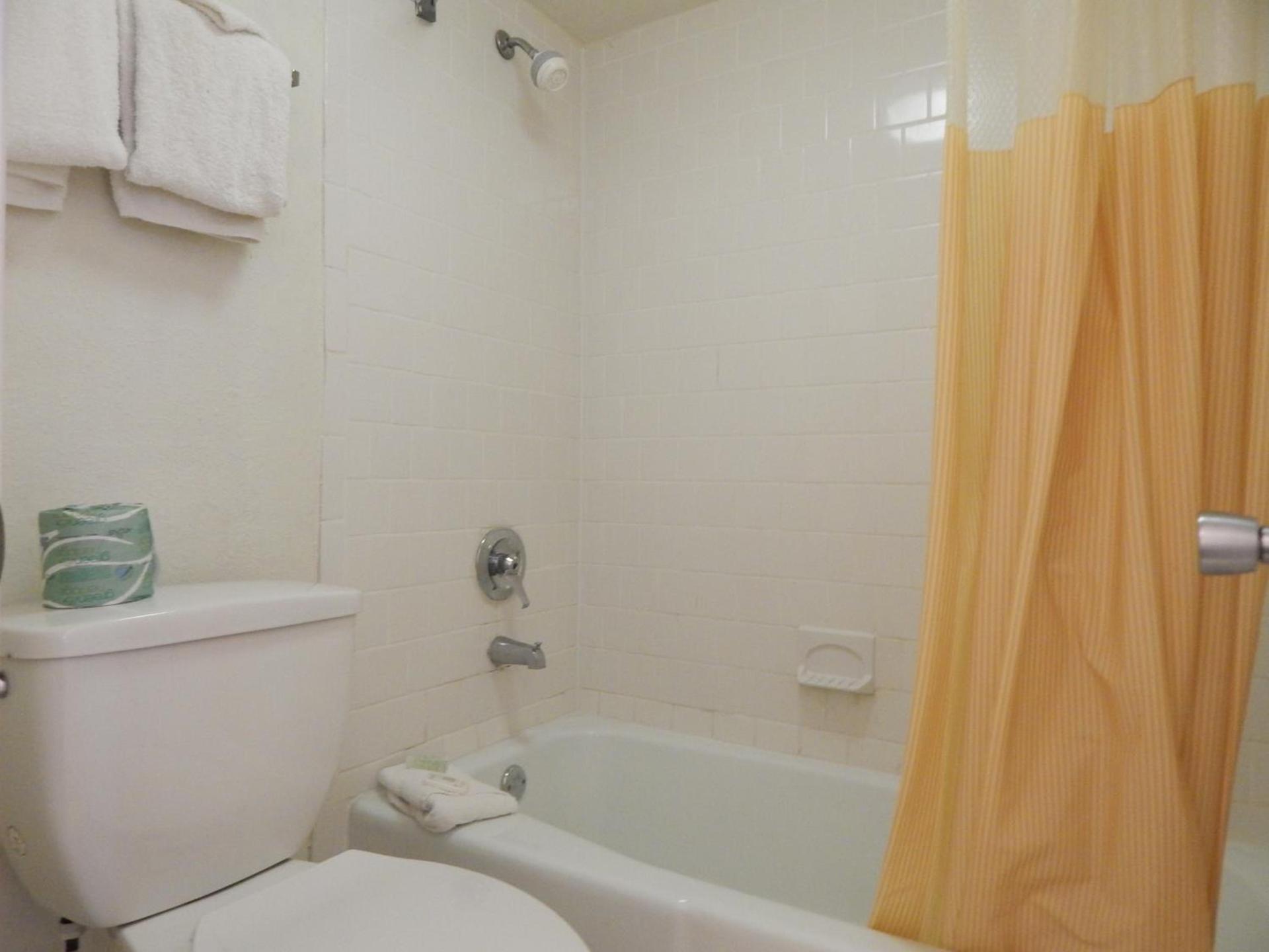 Knights Inn - Plant City photo 11
