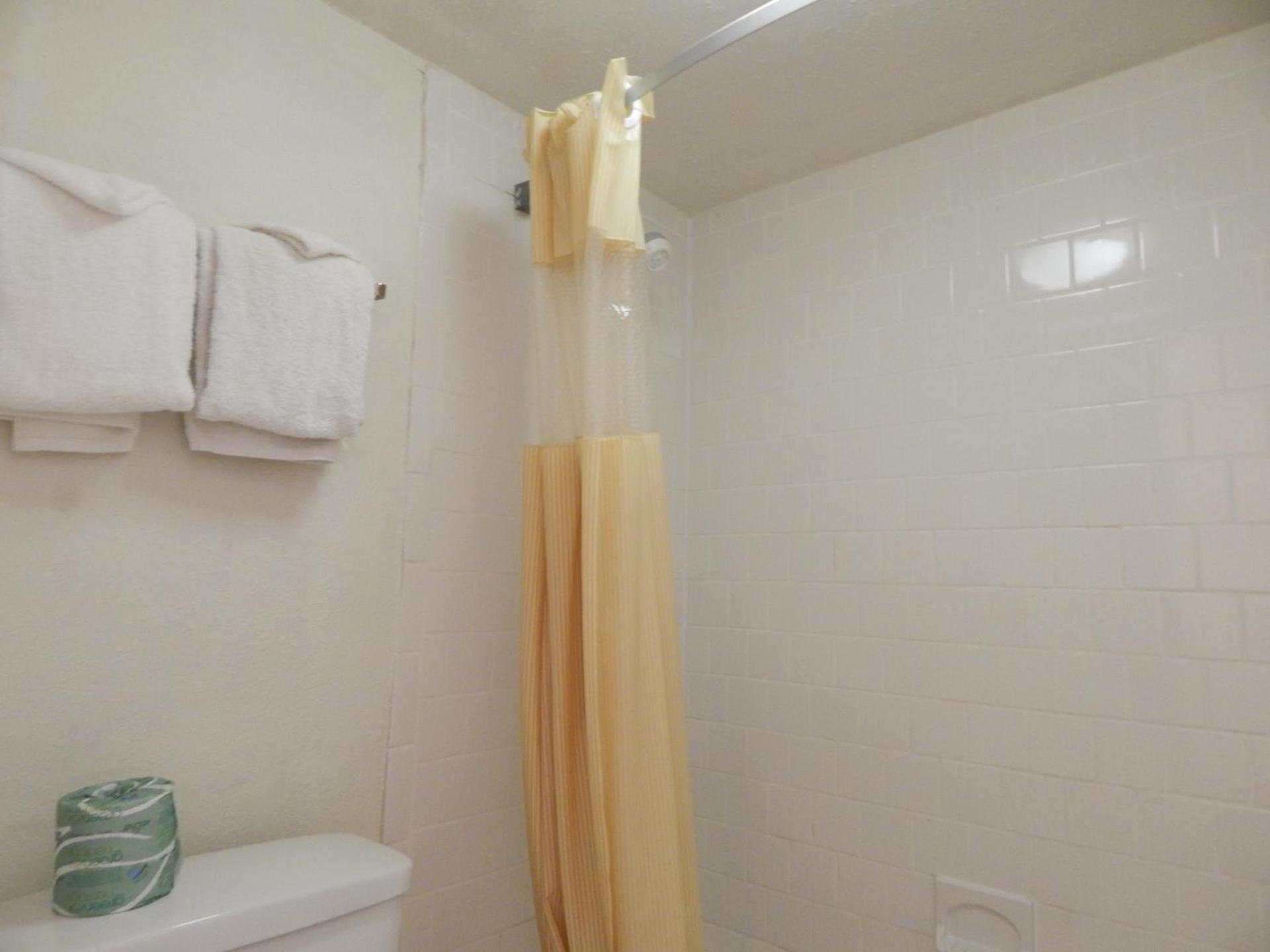 Knights Inn - Plant City photo 14