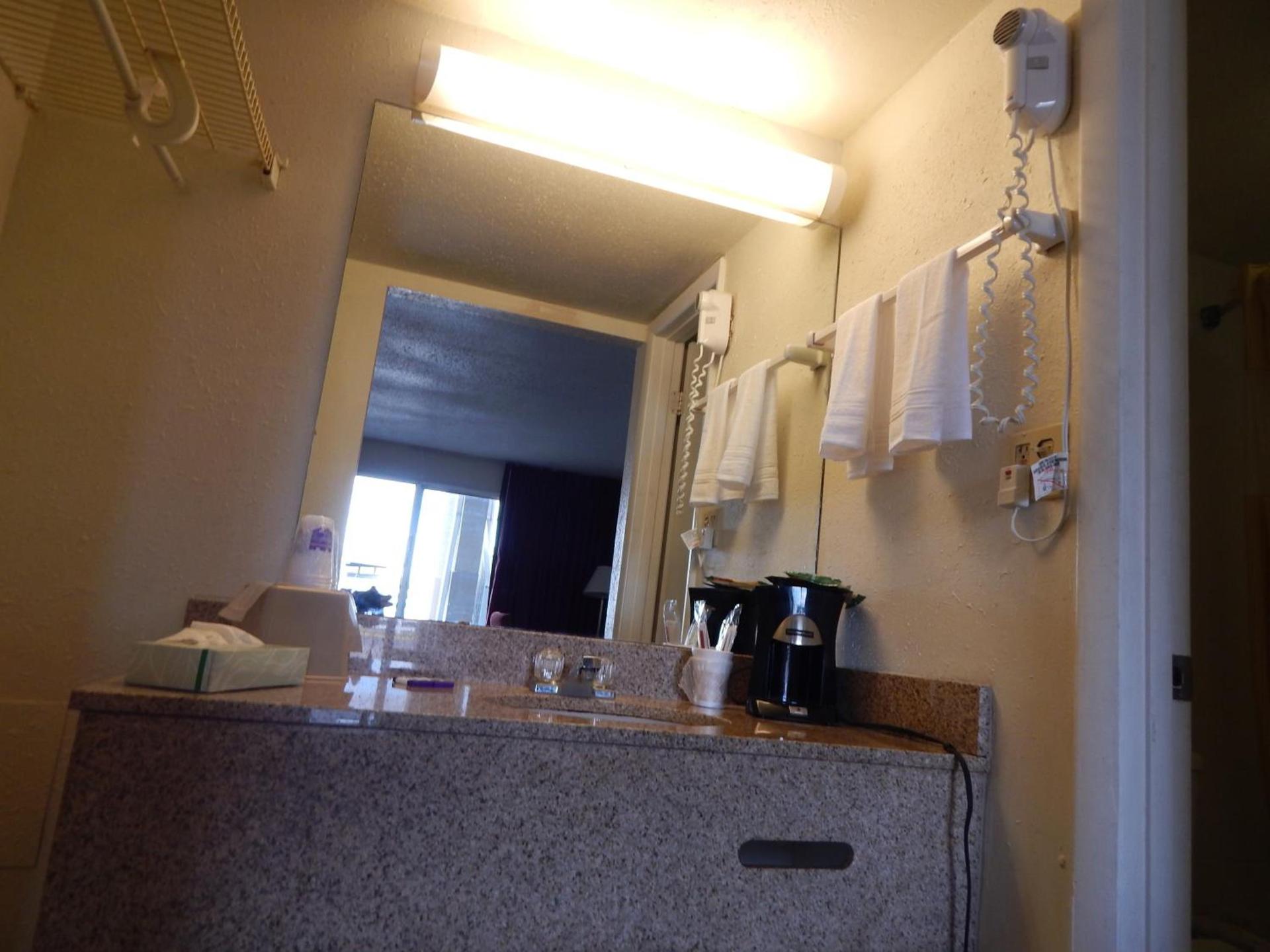 Knights Inn - Plant City photo 15