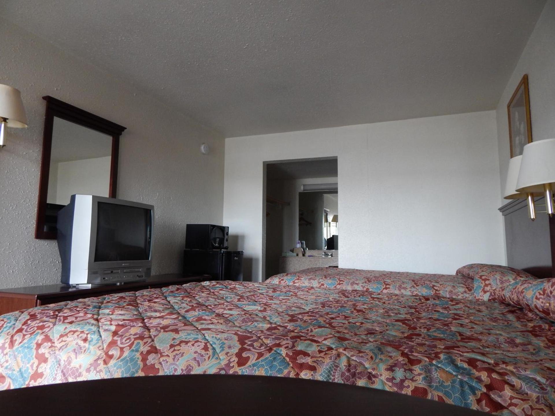 Knights Inn - Plant City photo 12