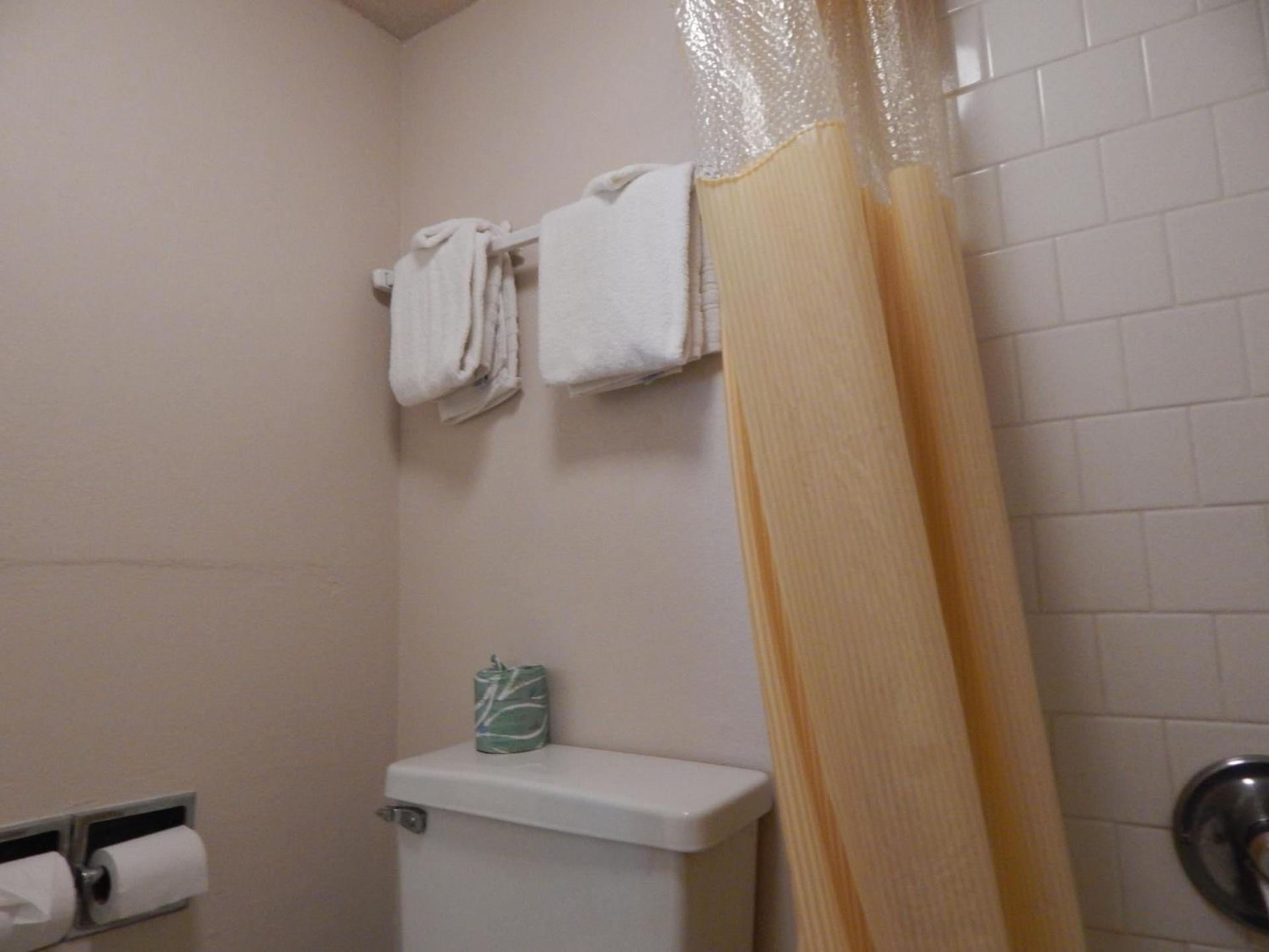Knights Inn - Plant City photo 18