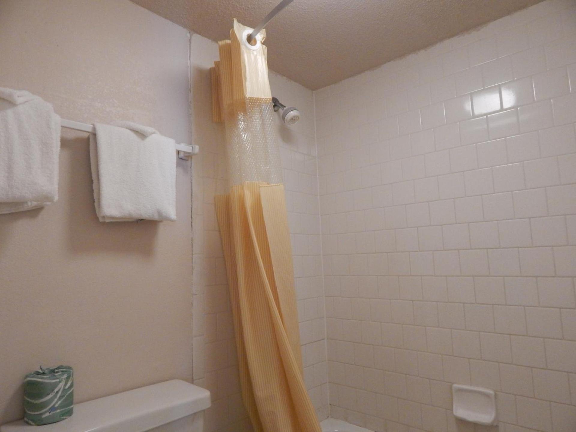 Knights Inn - Plant City photo 19