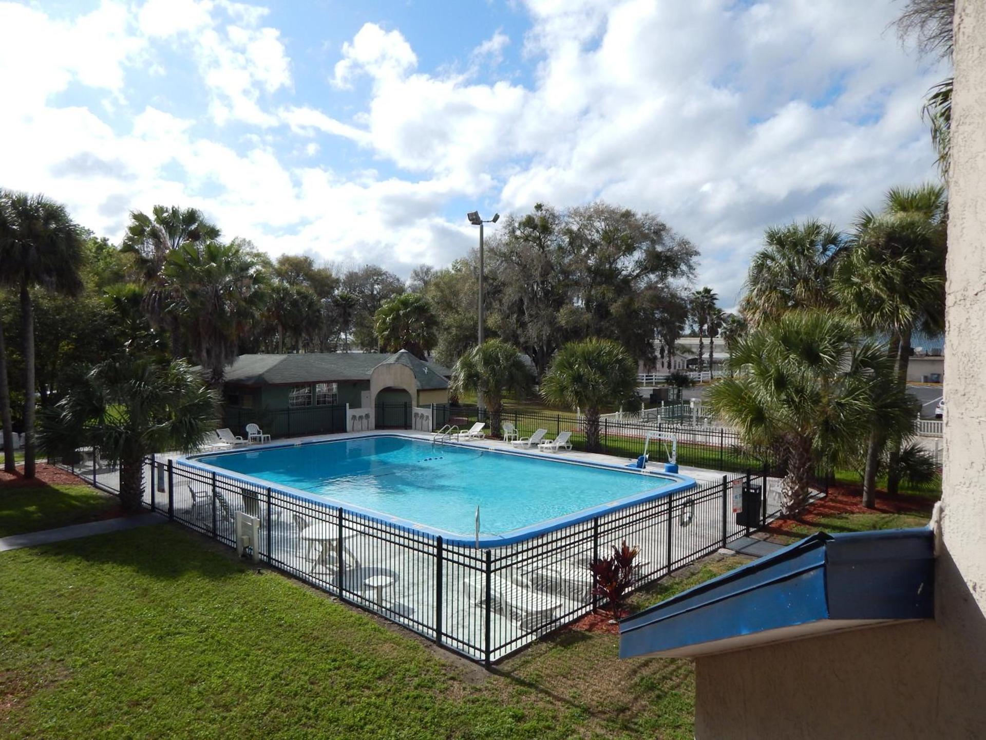 Knights Inn - Plant City photo 9