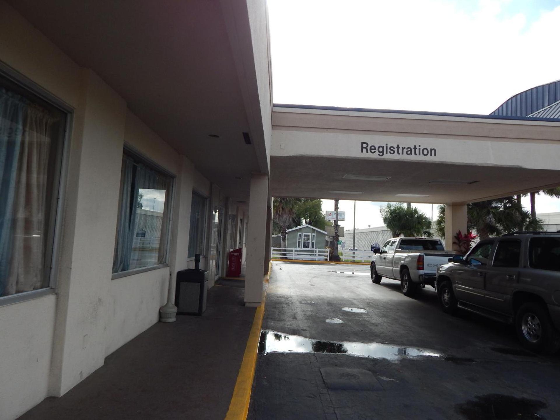 Knights Inn - Plant City photo 4