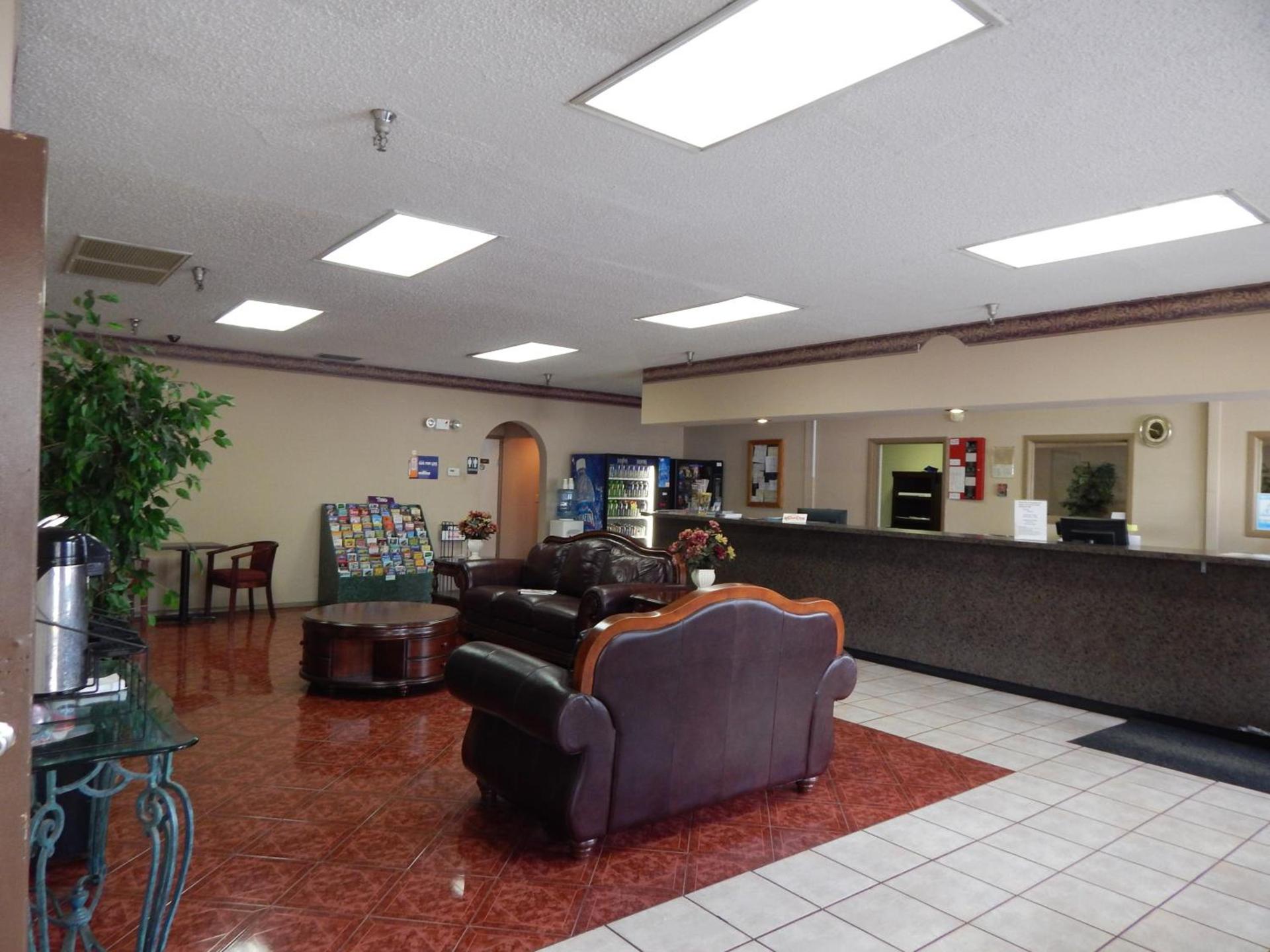 Knights Inn - Plant City photo 6