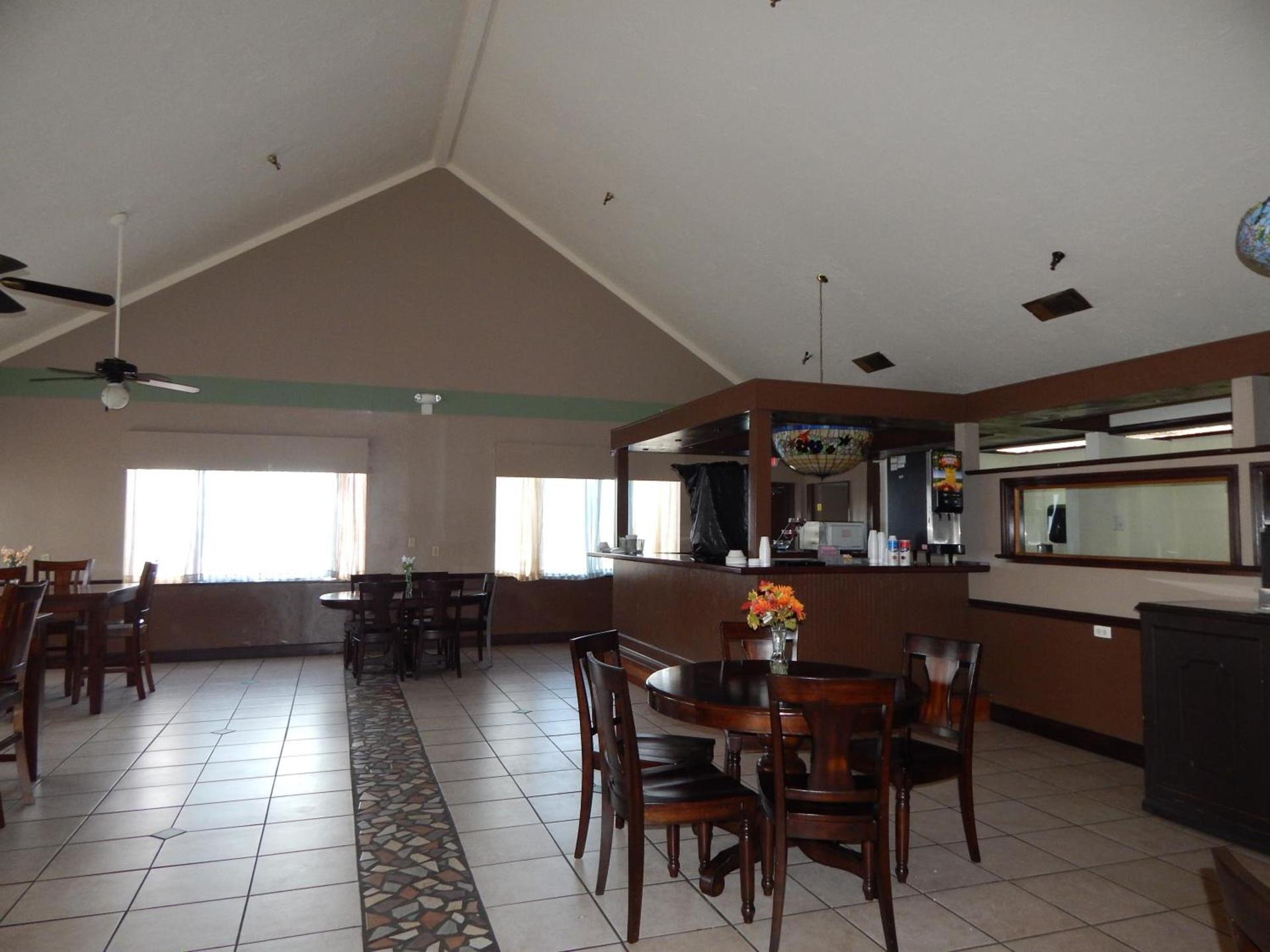 Knights Inn - Plant City photo 2
