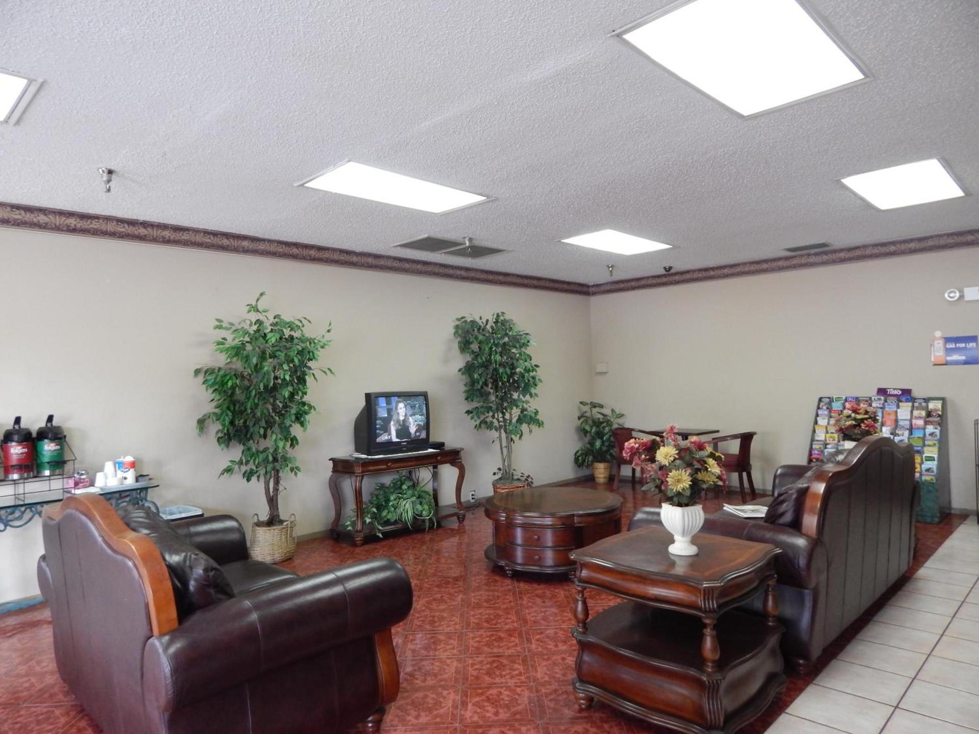 Knights Inn - Plant City photo 7