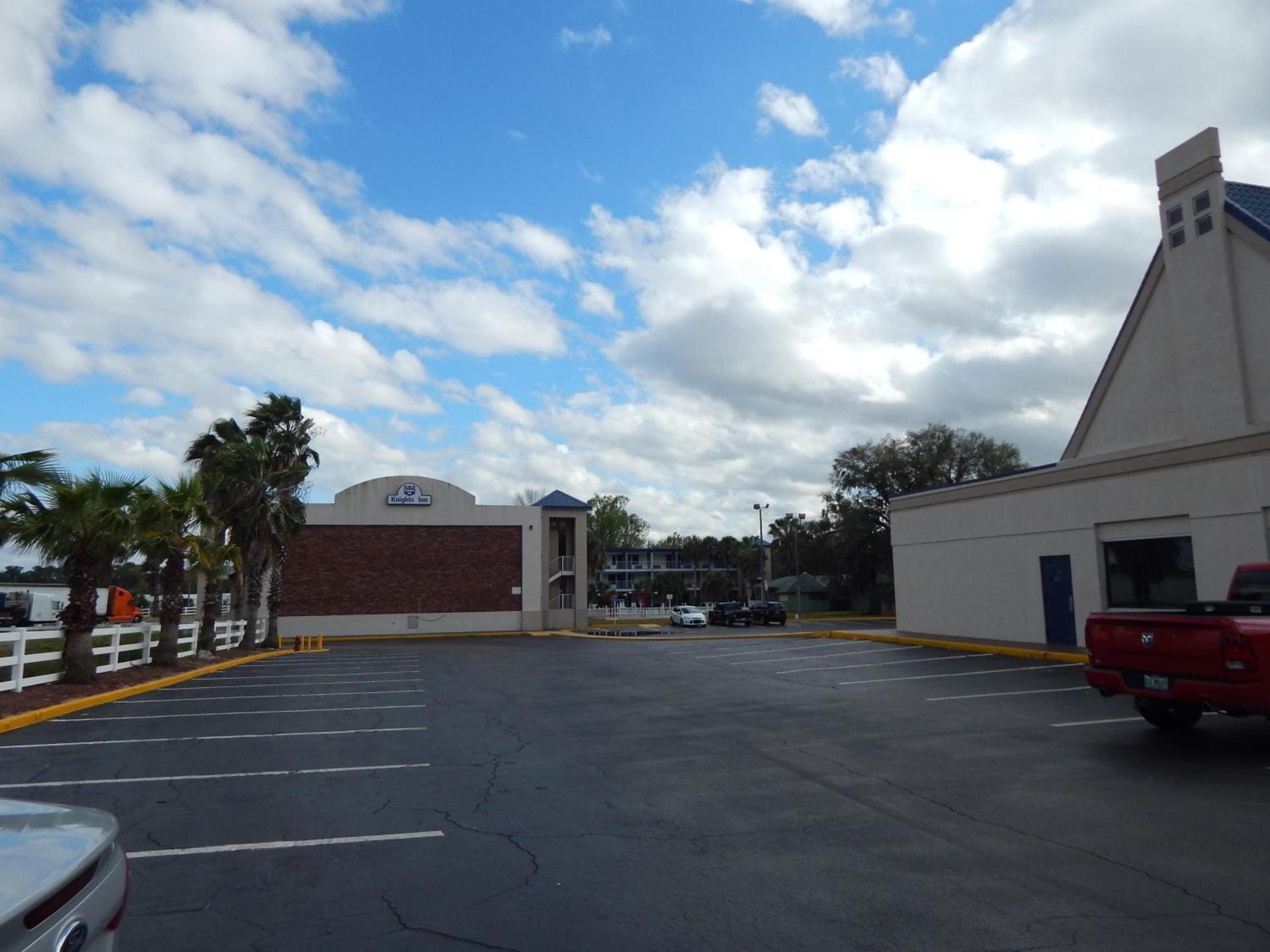 Knights Inn - Plant City photo 3