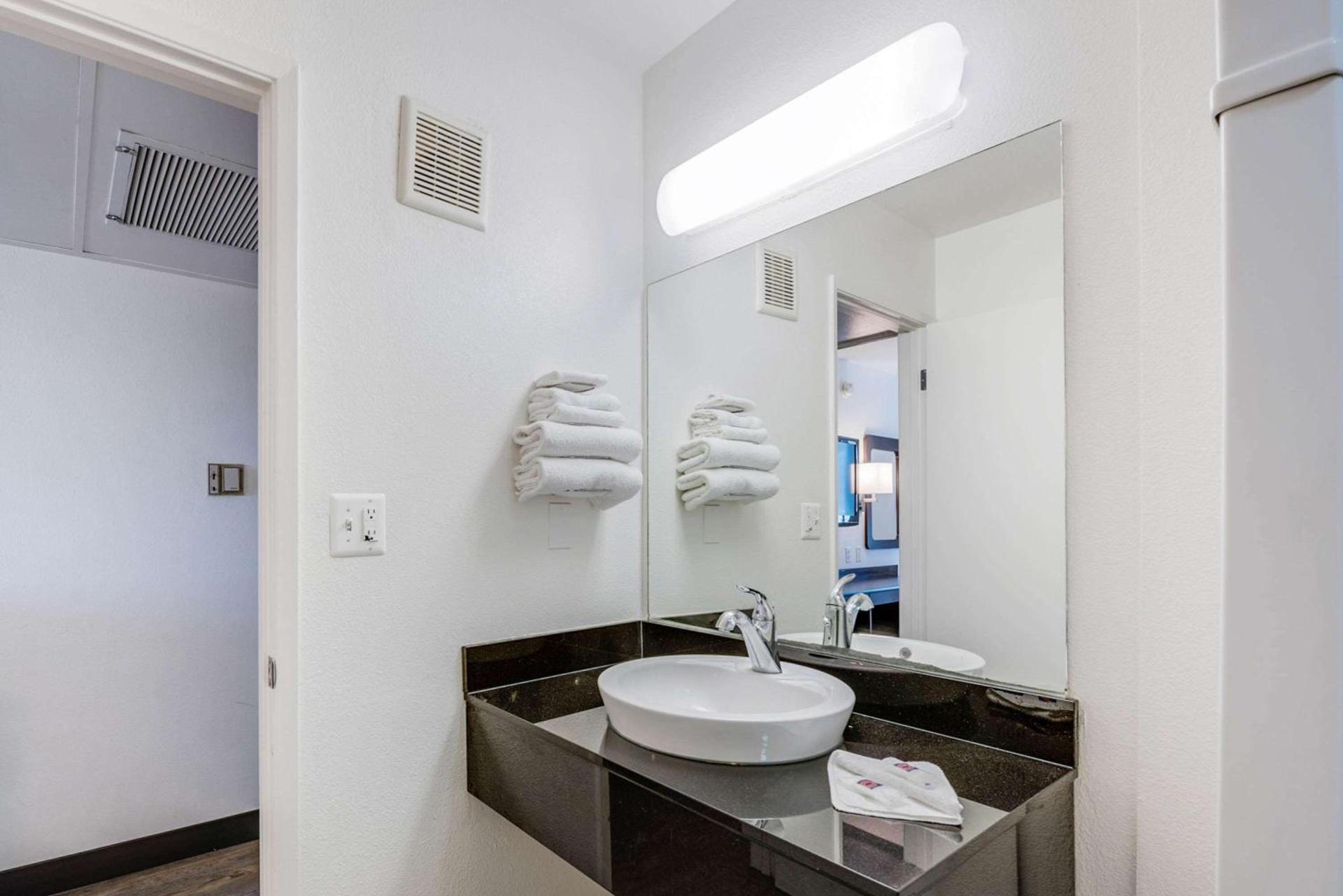 Park Inn by Radisson, Winnemucca photo 24