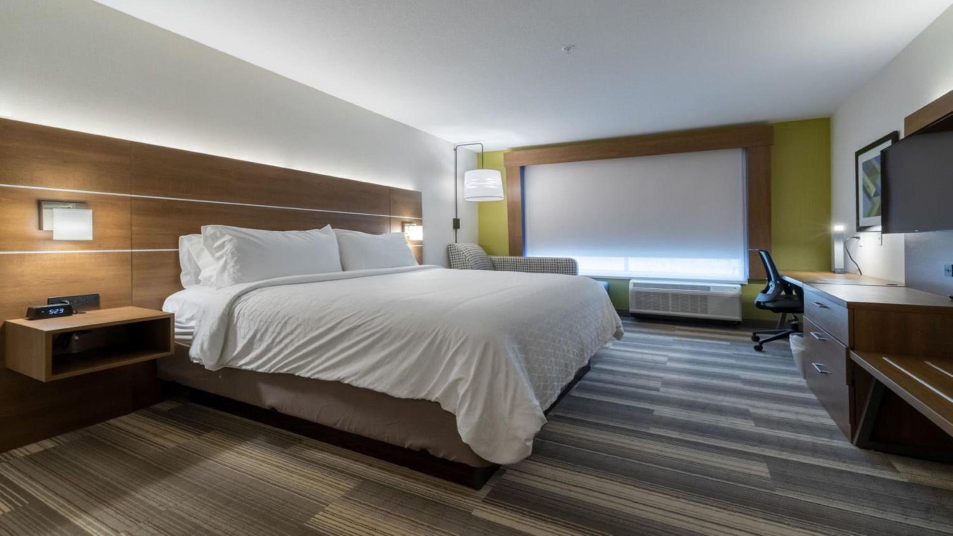Holiday Inn Express & Suites - Marion by IHG photo 3