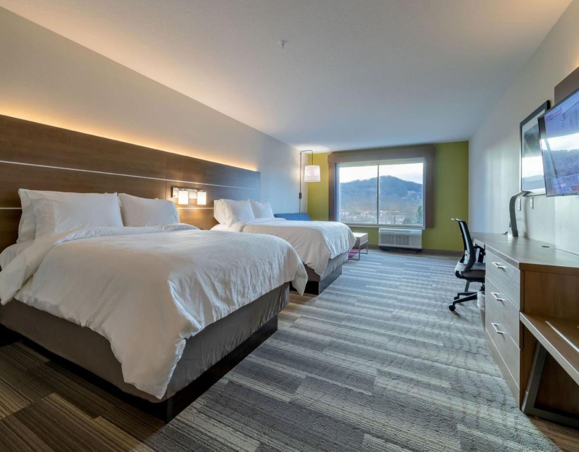 Holiday Inn Express & Suites - Marion by IHG photo 2