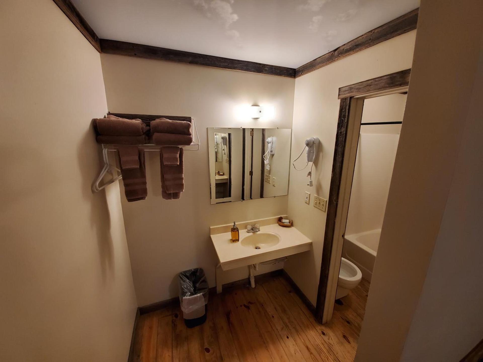 Jamesport Inn photo 29