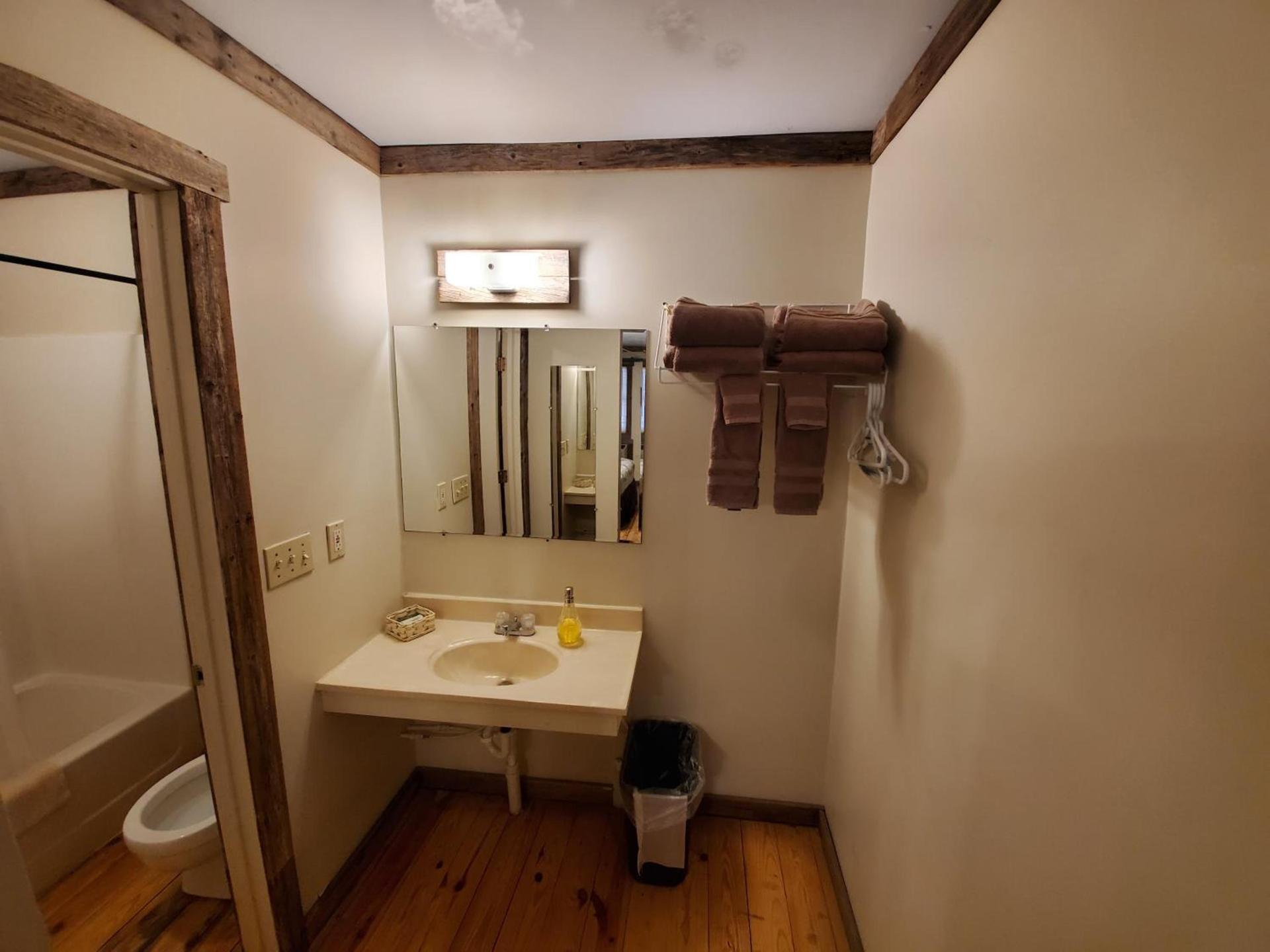 Jamesport Inn photo 34