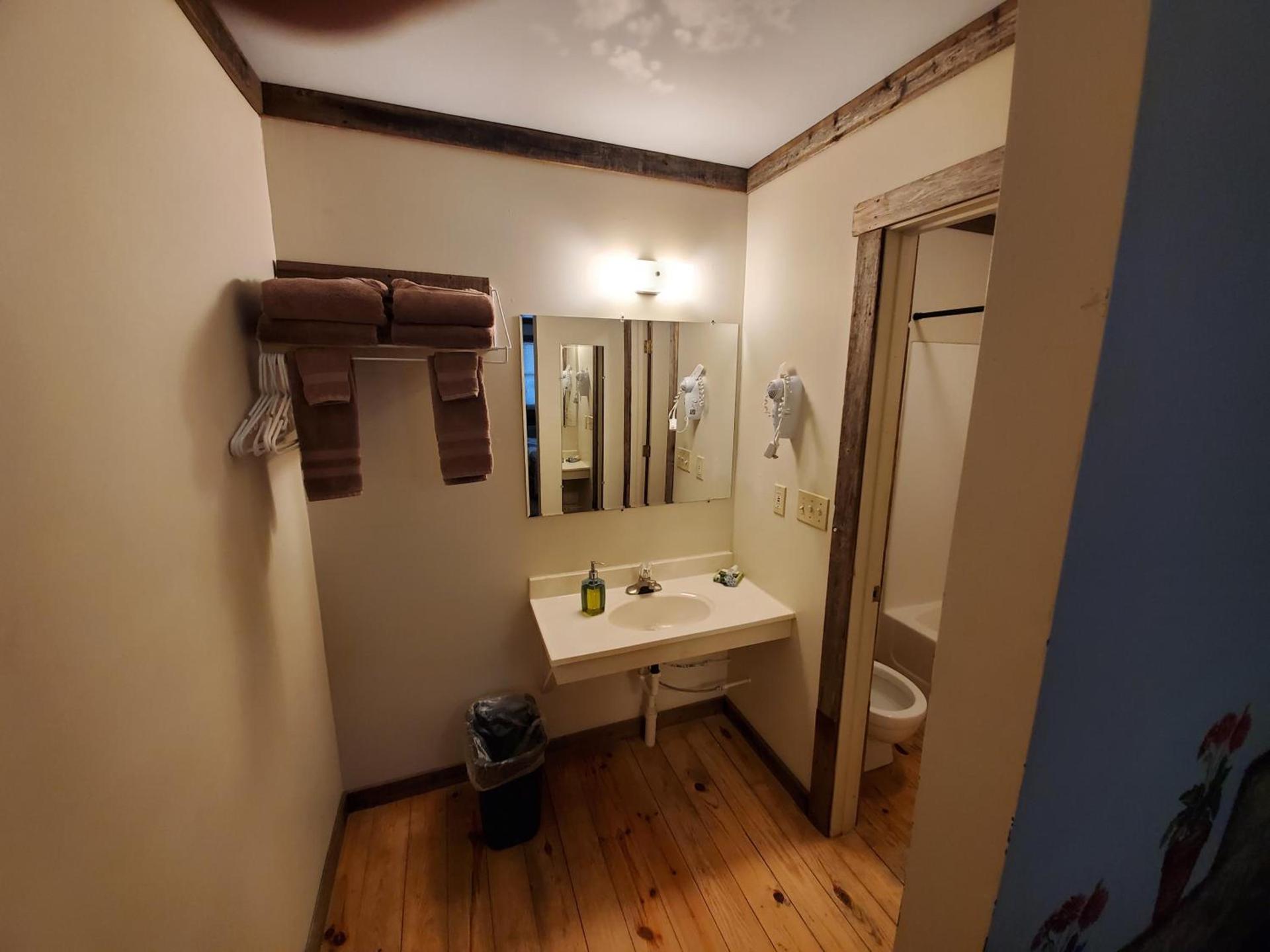 Jamesport Inn photo 39