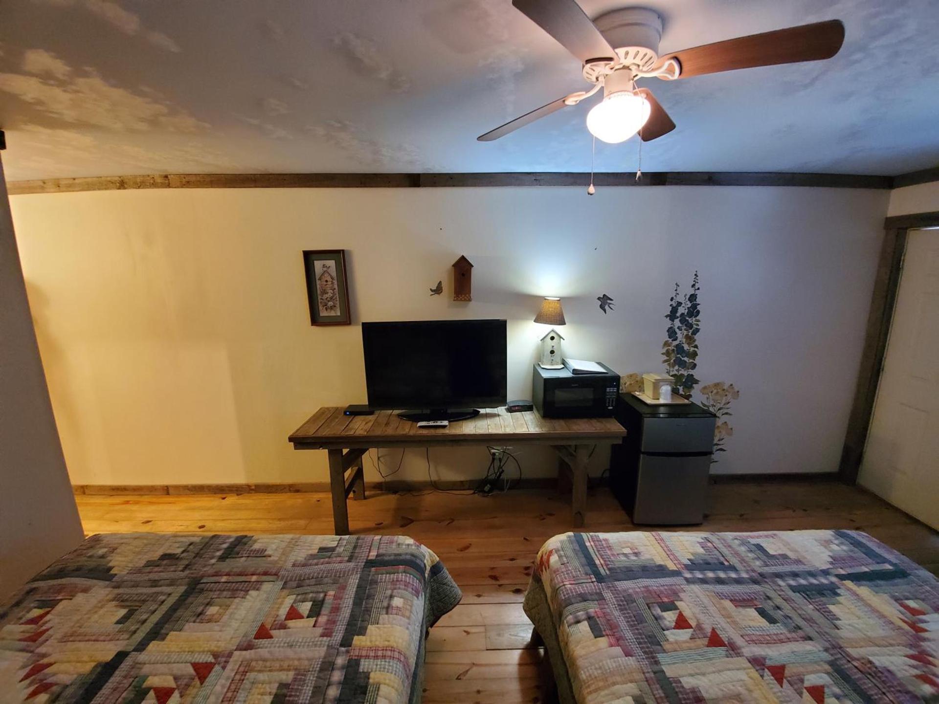 Jamesport Inn photo 2