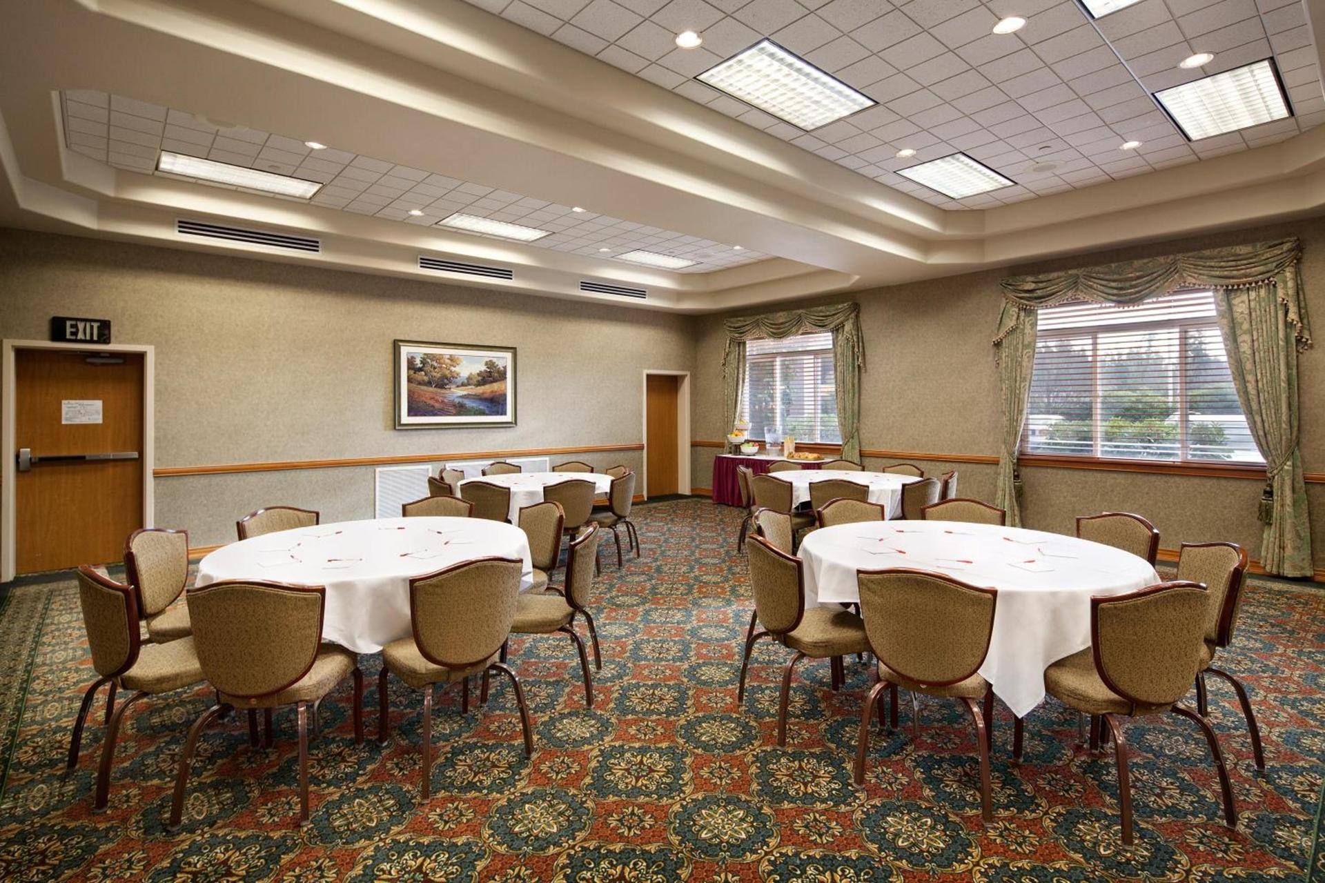Ramada by Wyndham Olympia photo 36
