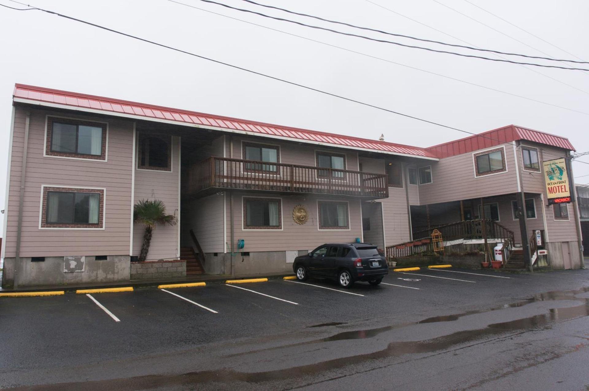 Tradewinds Motel photo 33