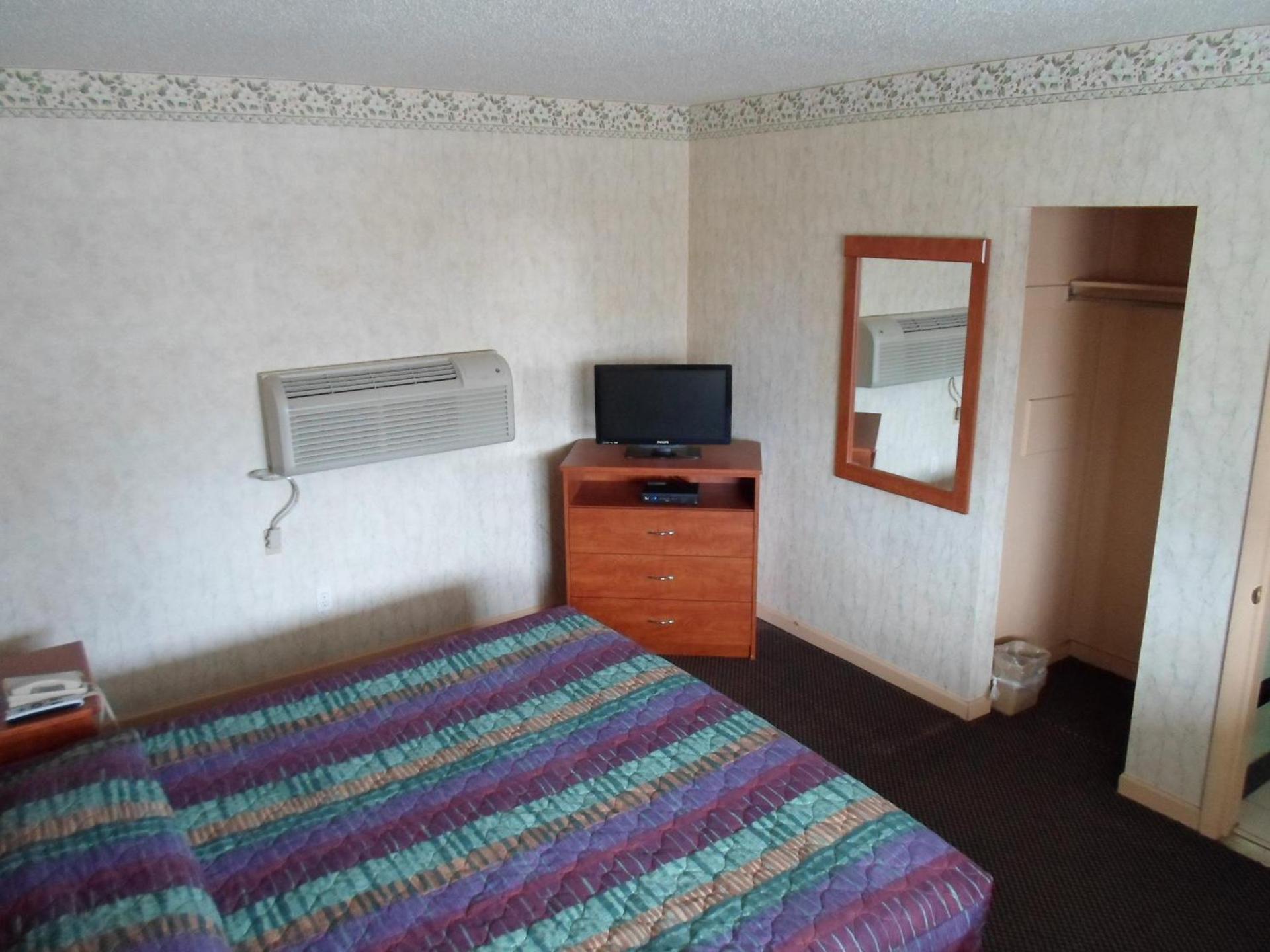 Red Carpet Inn Brooklawn photo 13