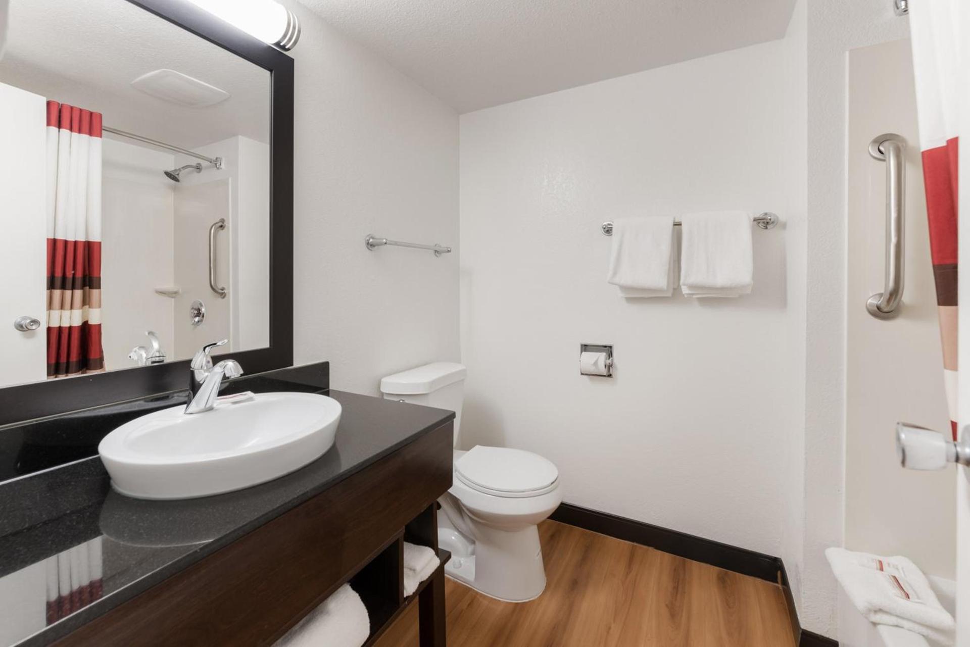 Red Roof Inn PLUS+ Columbus - Worthington photo 19