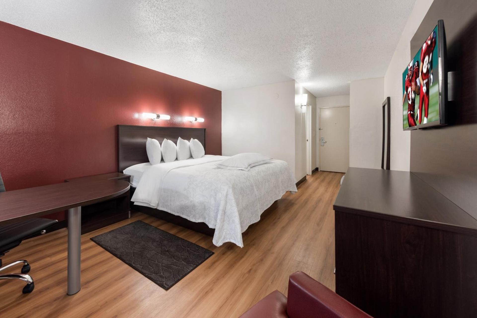 Red Roof Inn PLUS+ Columbus - Worthington photo 14