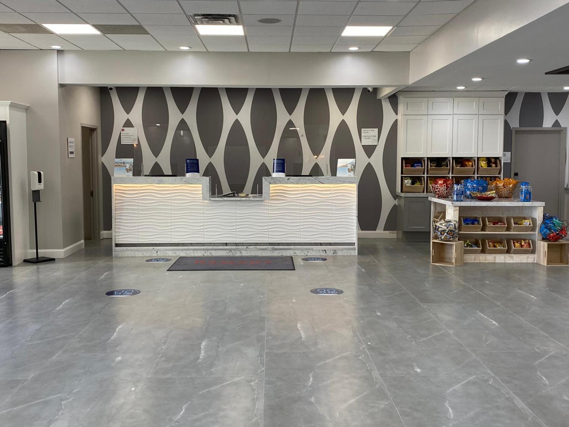 Ramada by Wyndham Hartford North - Bradley Airport photo 57