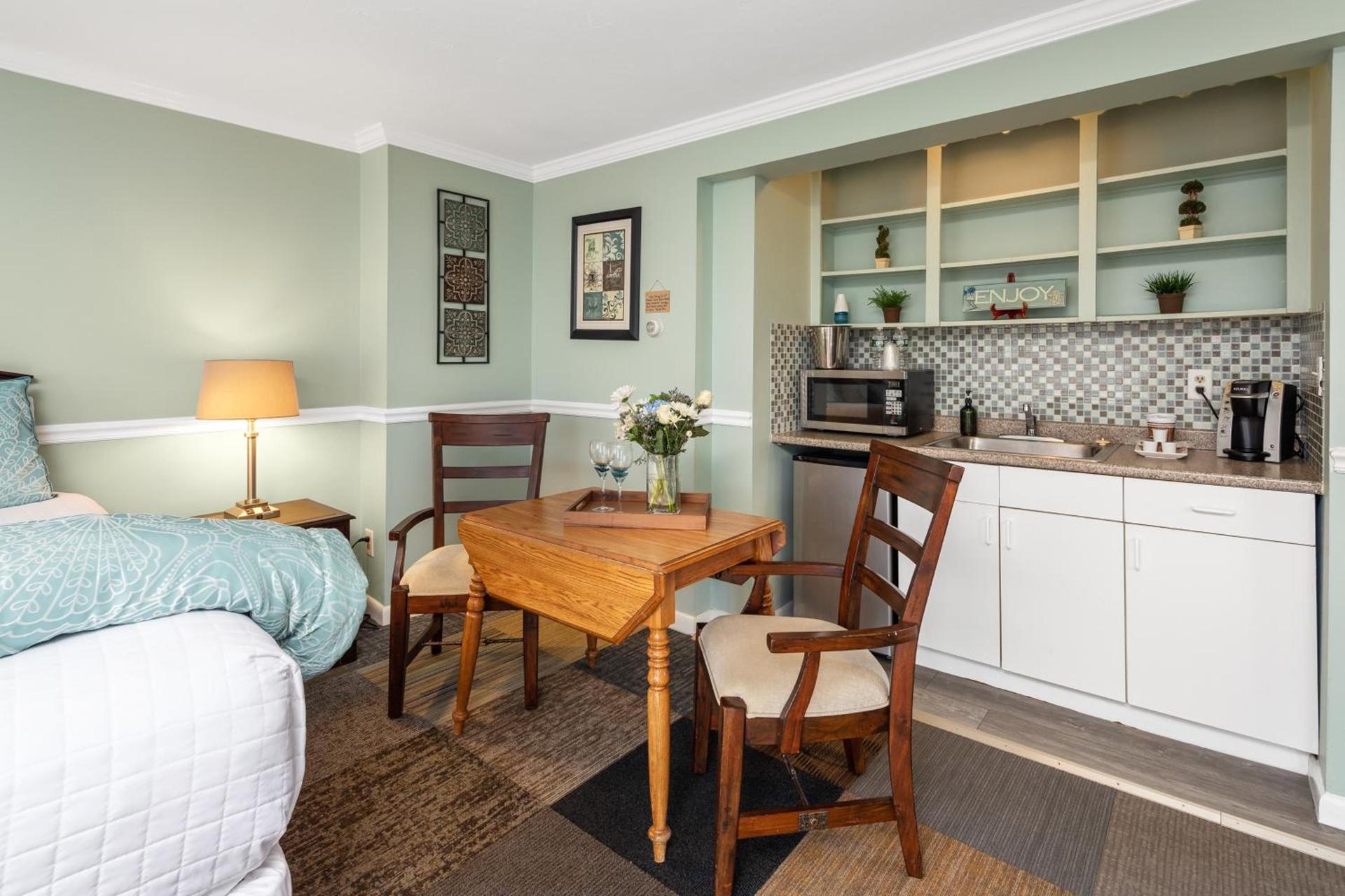 Ocean Inn on Nantasket Beach photo 9