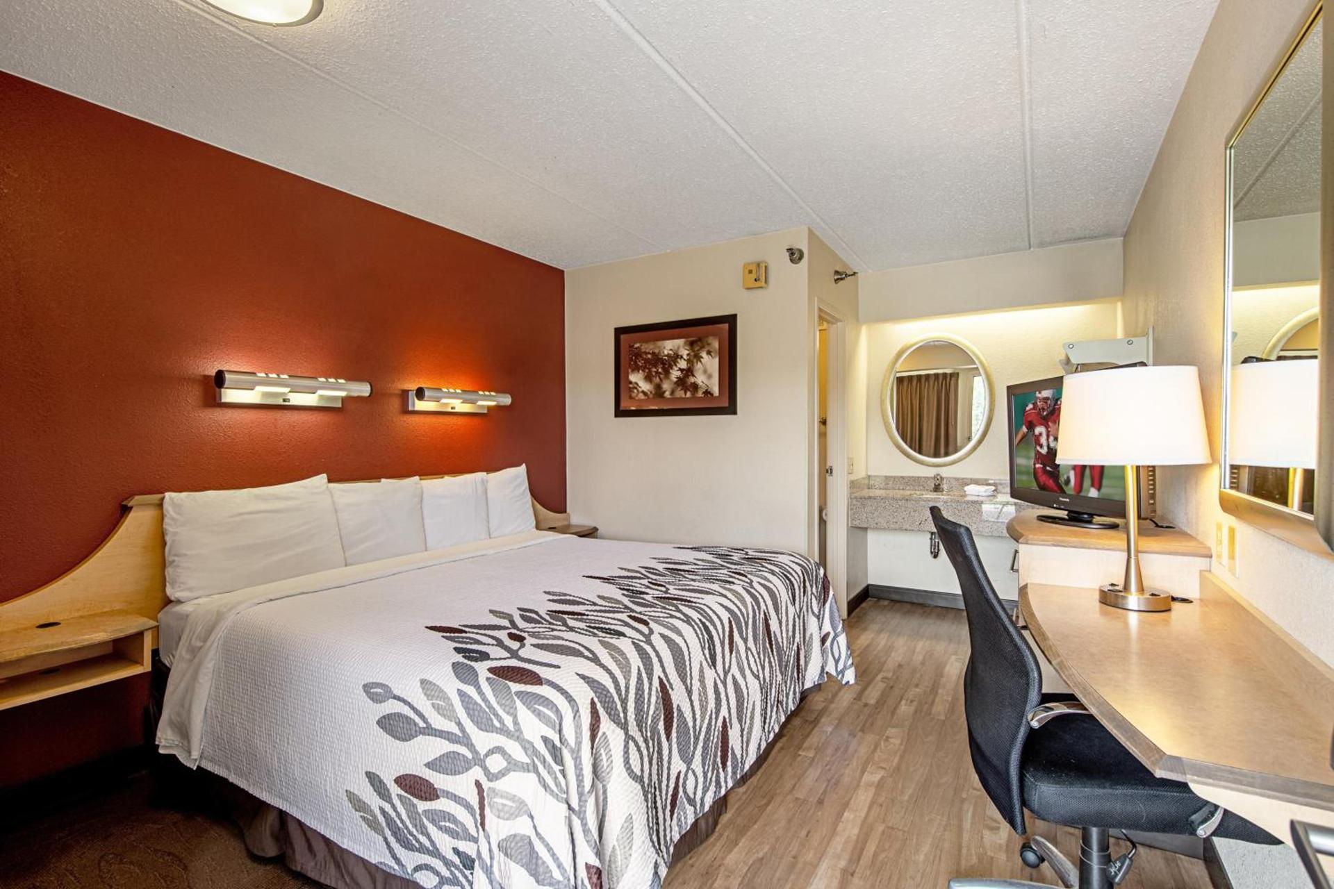 Red Roof Inn Huntington photo 14