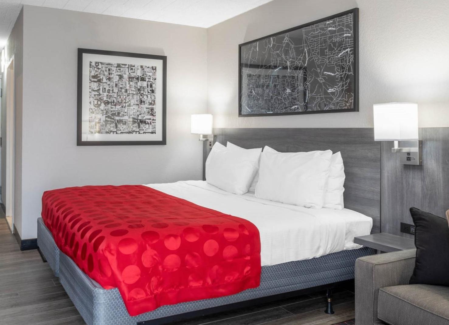 Ramada by Wyndham Hartford North - Bradley Airport photo 51