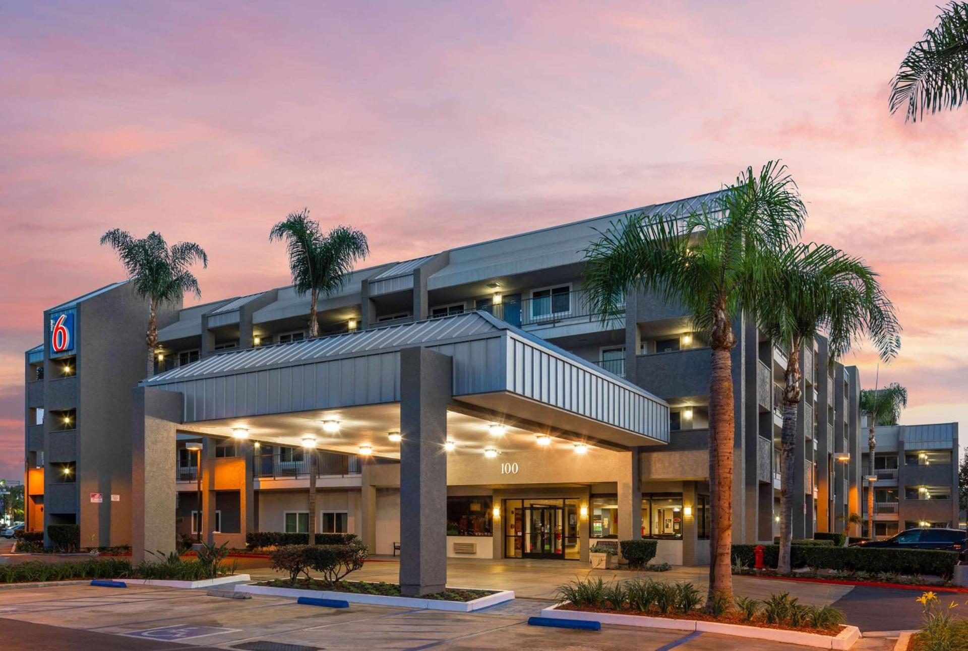 Motel 6-Anaheim, CA - Maingate — hotel in Anaheim