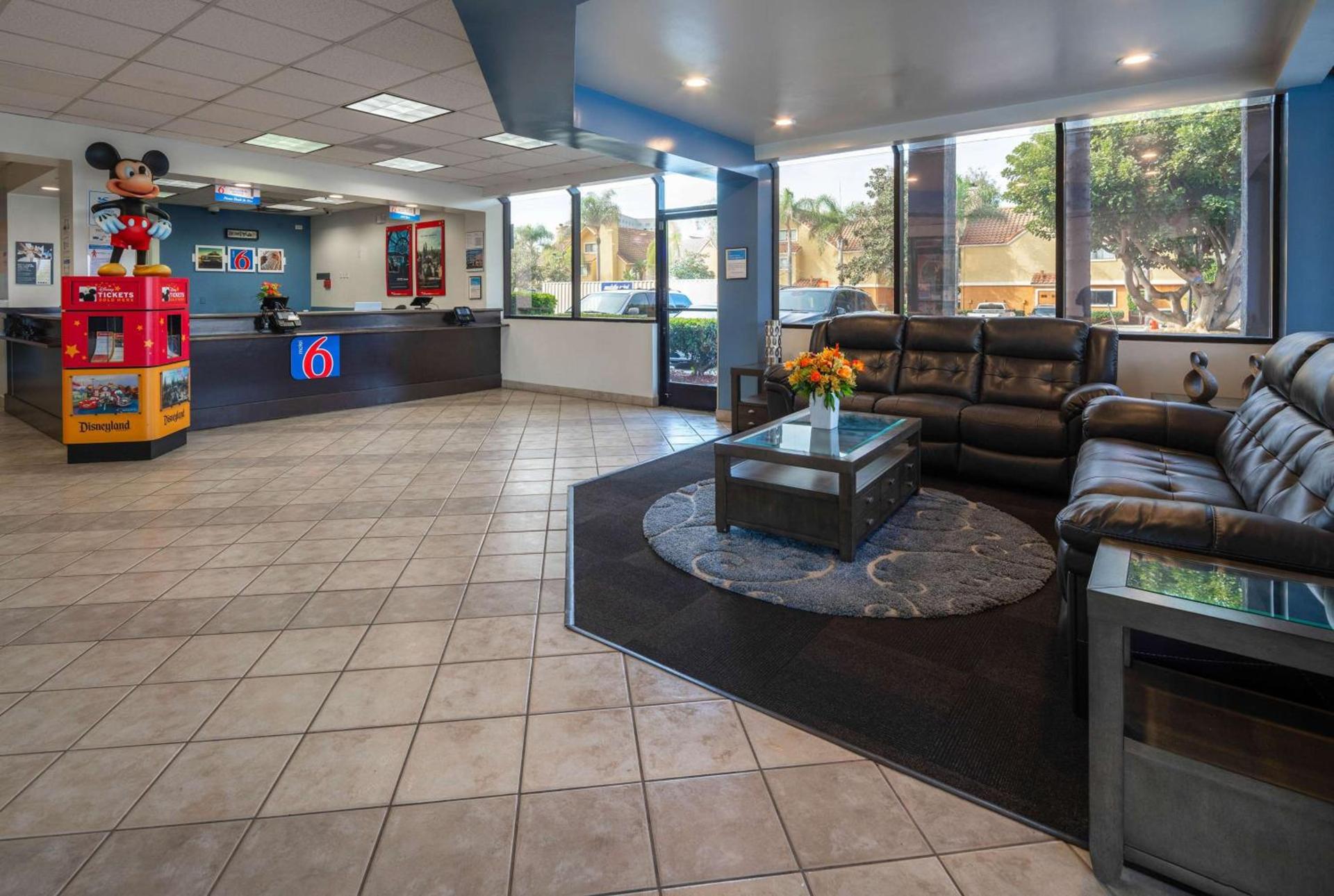 Motel 6-Anaheim, CA - Maingate photo 9