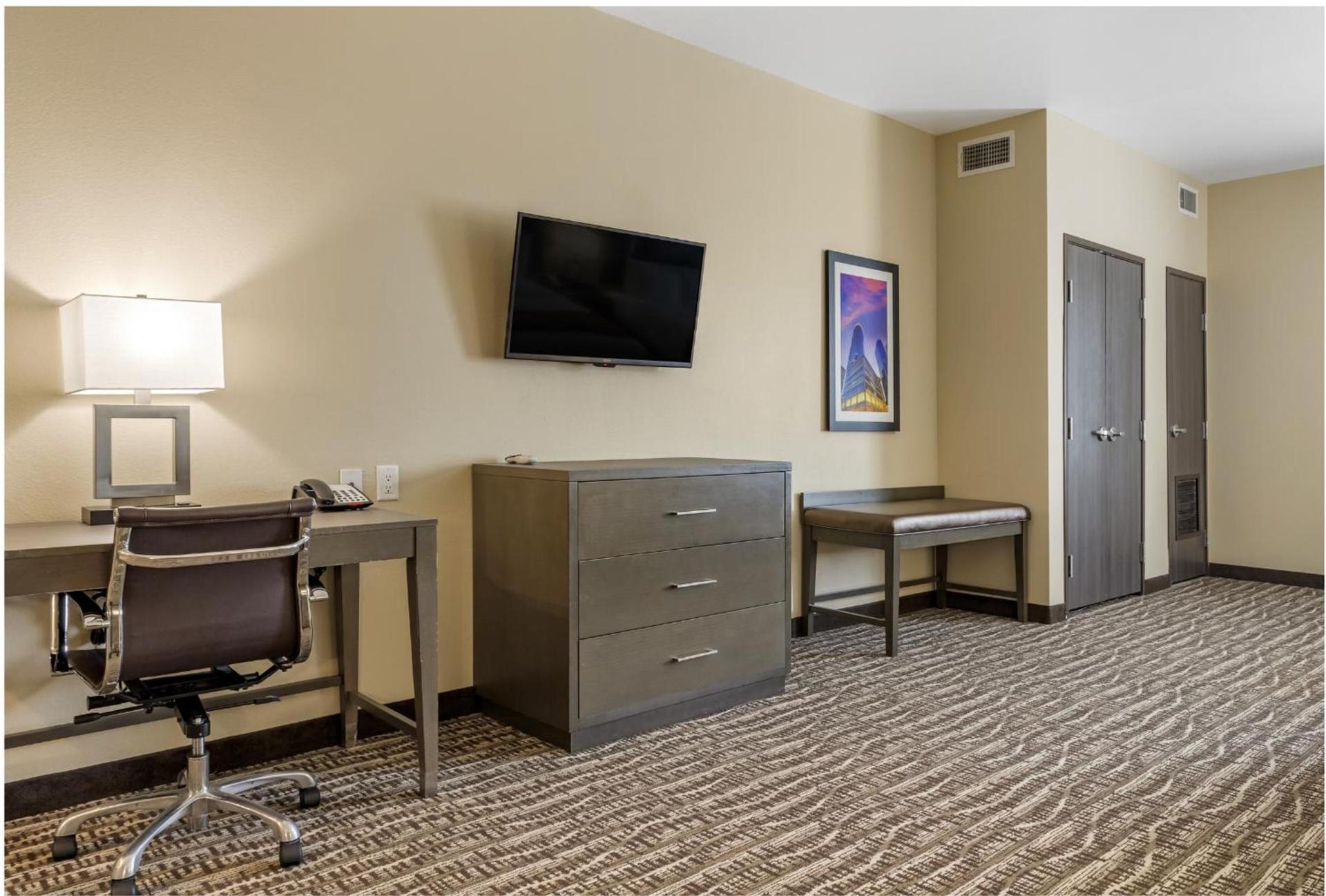 Comfort Suites Near Sam Houston Race Park photo 11