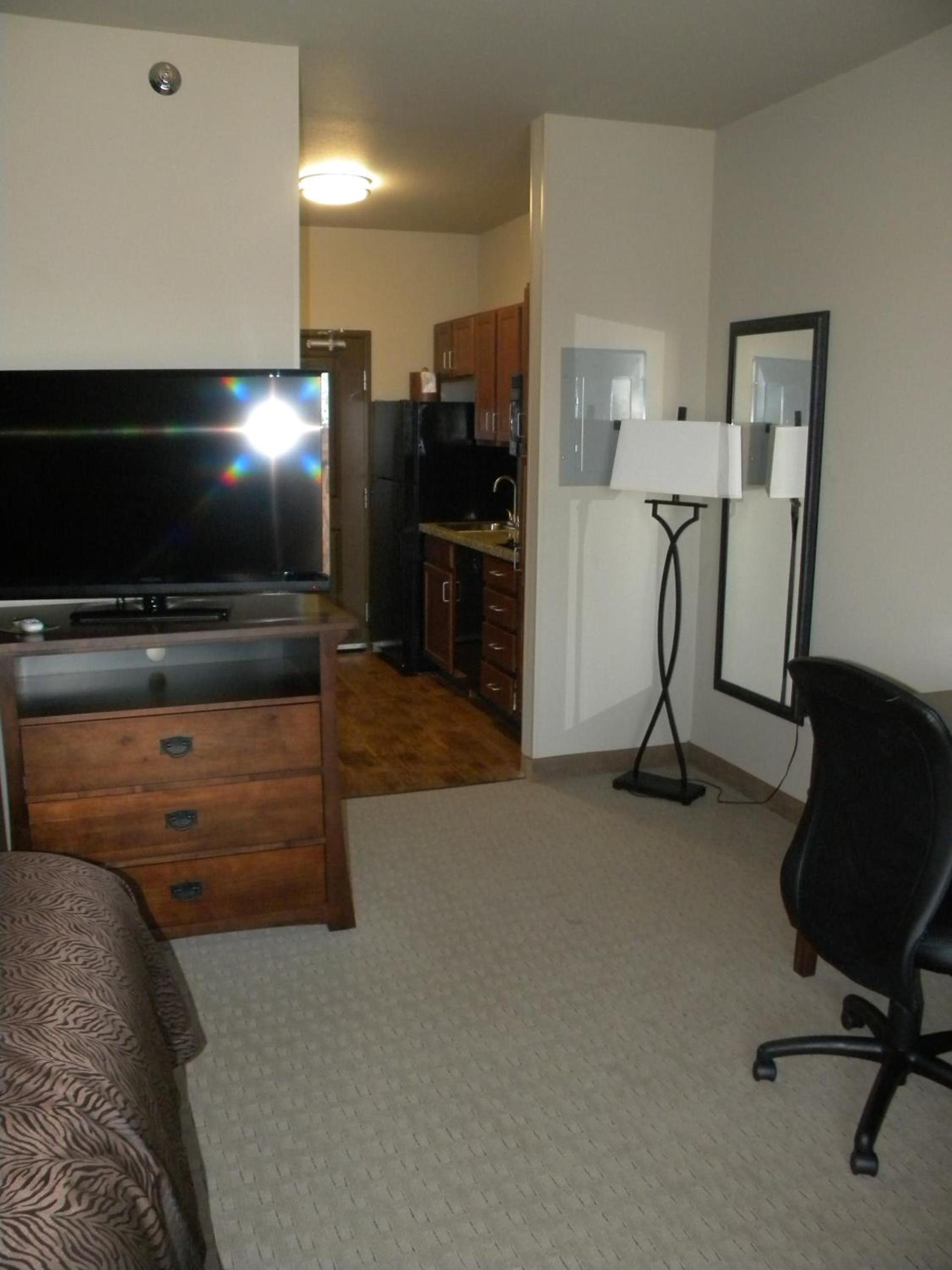 Teddy's Residential Suites Watford City photo 30
